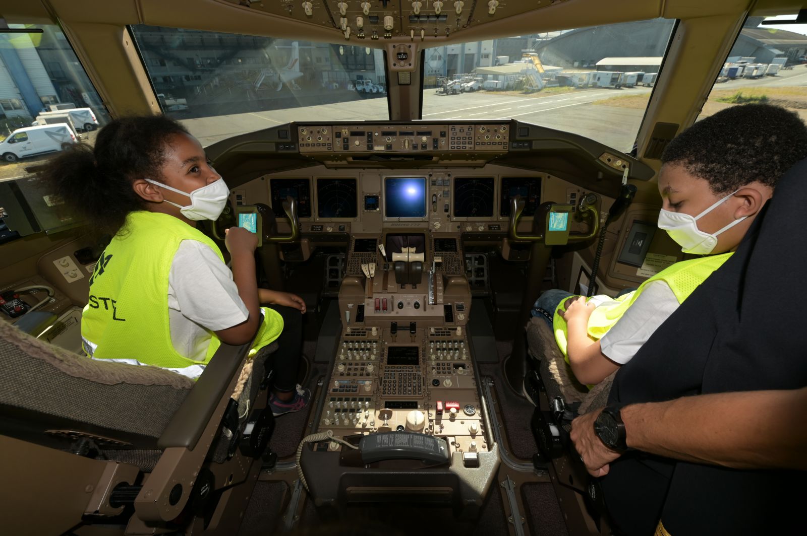 <center>Pour Noël, Air Austral ouvre les portes <BR> de son Boeing 777 <br>aux enfants de 1000 Sourires <center>Pour Noël, Air Austral ouvre les portes <BR> de son Boeing 777 <br>aux enfants de 1000 Sourires