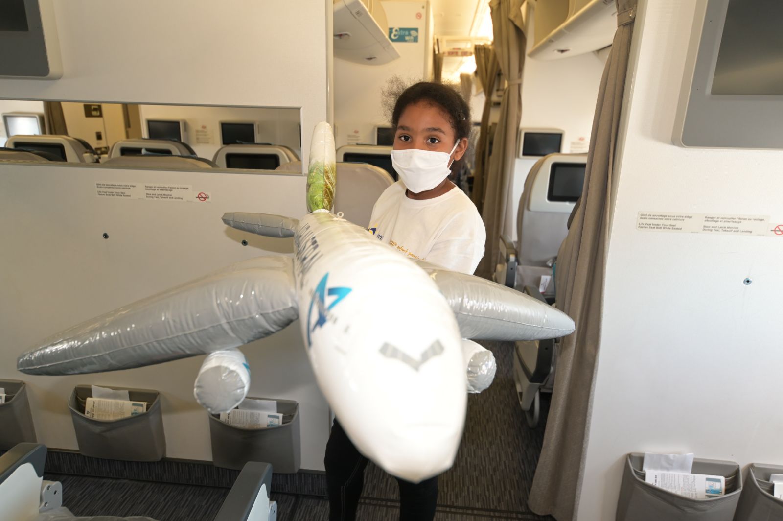 <center>Pour Noël, Air Austral ouvre les portes <BR> de son Boeing 777 <br>aux enfants de 1000 Sourires