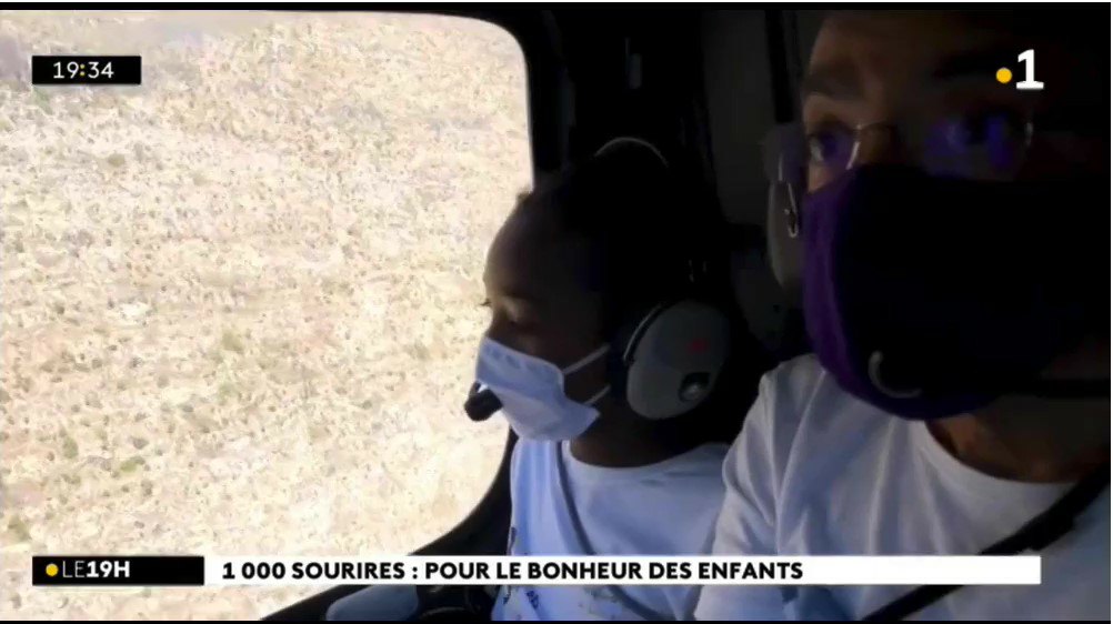 <center> Un tour de l'île  en hélicoptère<br>  avec la Gendarmerie de la Réunion<BR> pour cadeau de Noël <center> Un tour de l'île  en hélicoptère<br>  avec la Gendarmerie de la Réunion<BR> pour cadeau de Noël