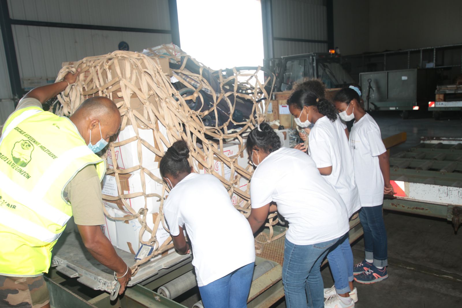 <center>1000 Sourires fête Noël avec Air France <br> et le Détachement Air 181