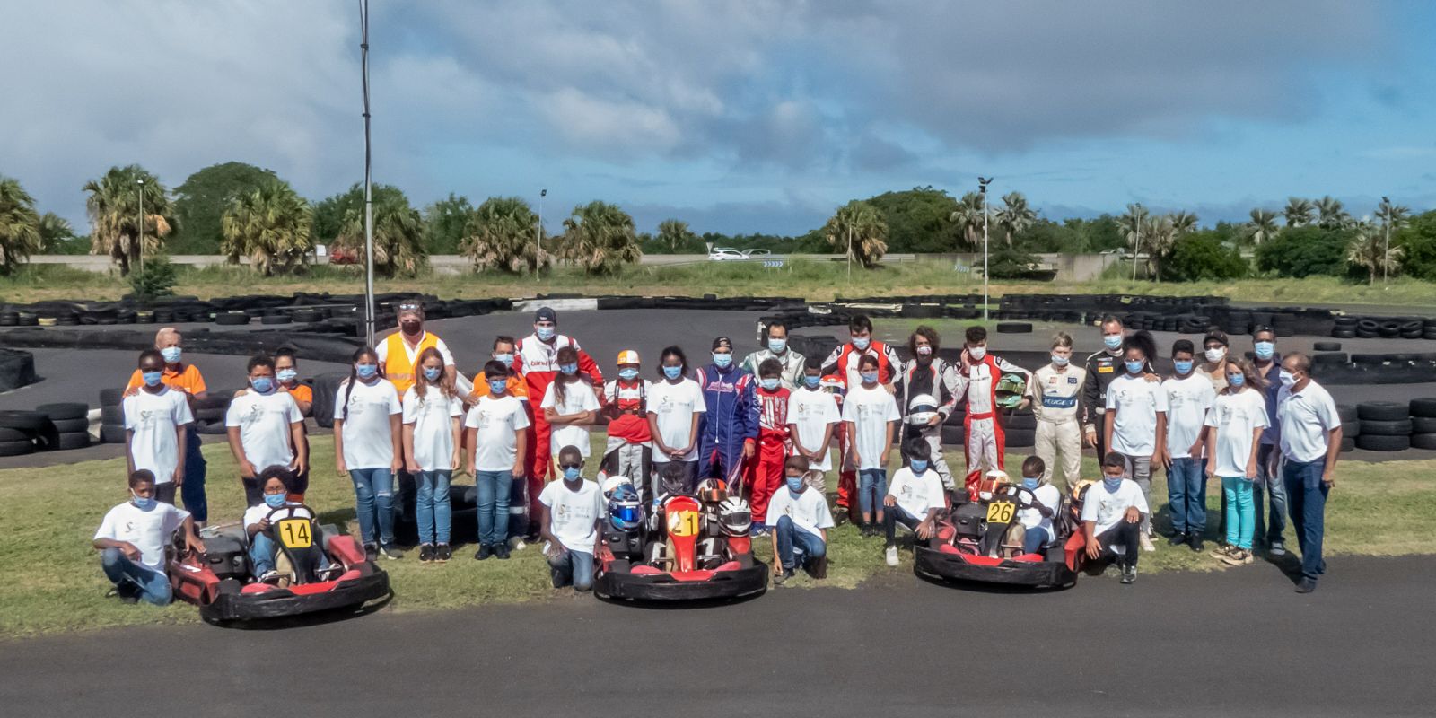 <center>Karting, initiation au geste de premiers secours<br> et  déjeuner surprise au Burger King <br> pour les marmailles de 1000 Sourires