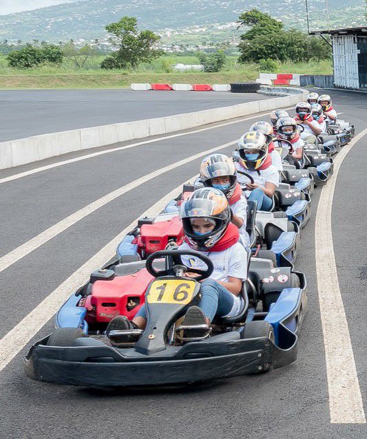 <center>Karting, initiation au geste de premiers secours<br> et  déjeuner surprise au Burger King <br> pour les marmailles de 1000 Sourires