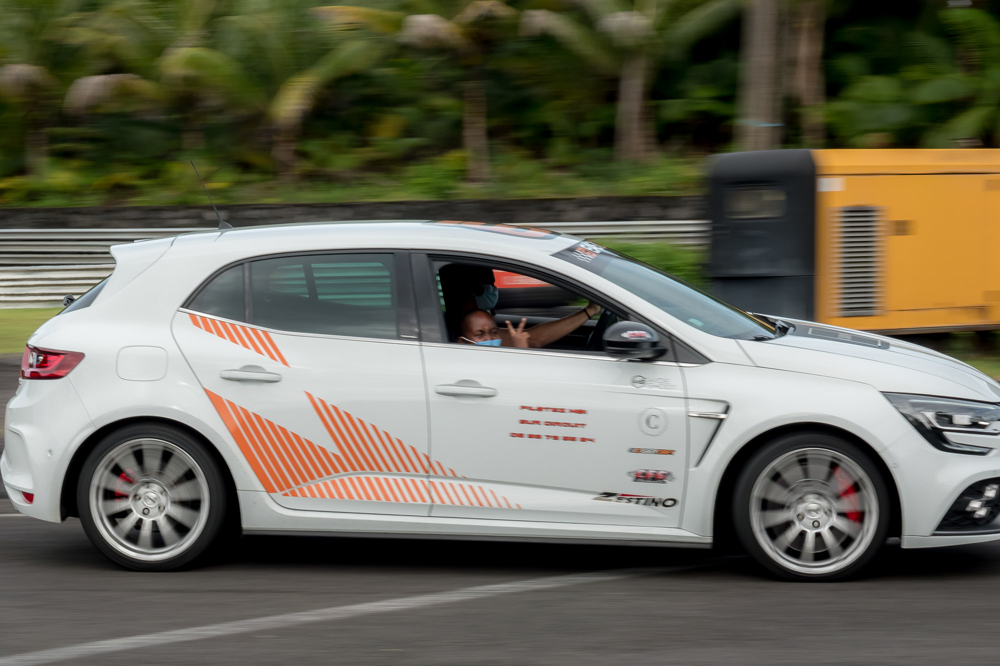 <center>Sainte-Anne : les marmailles de 1000 Sourires<br>  font du rallye et apprennent à conduire ! <center>Sainte-Anne : les marmailles de 1000 Sourires<br>  font du rallye et apprennent à conduire !