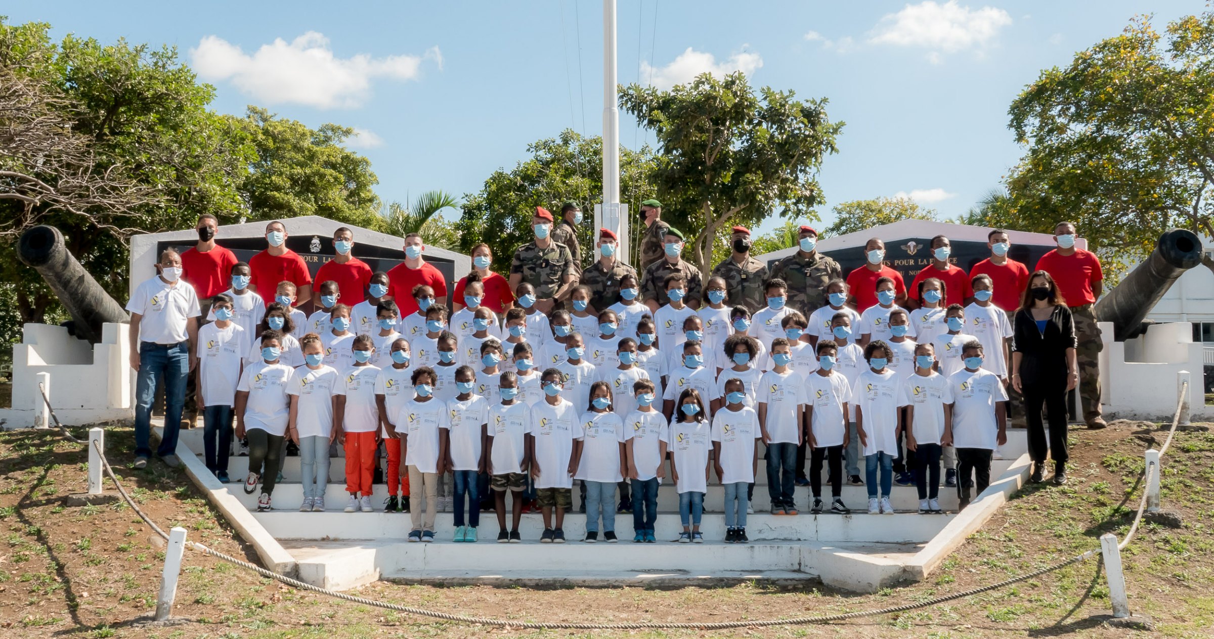 <center>Misison commando avec le 2ème RPIMa  <br> pour les marmailles de 1000 Sourires