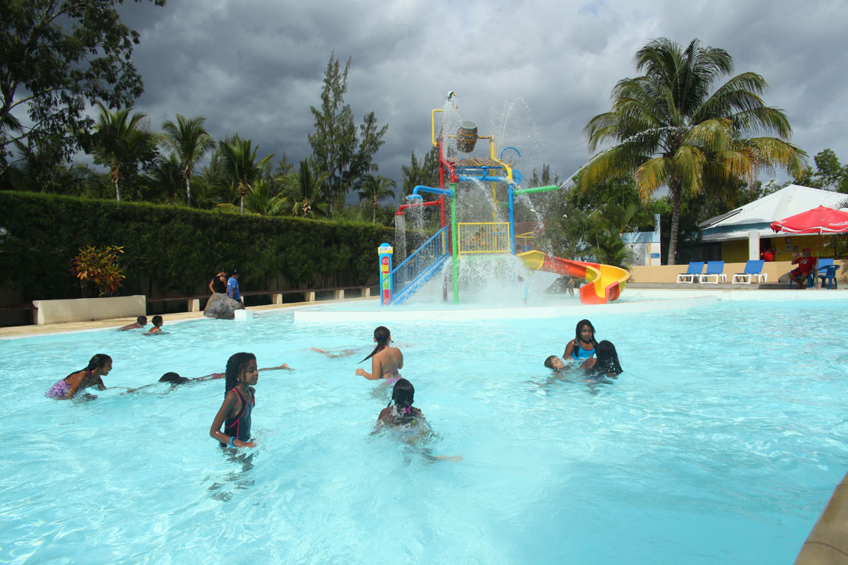 <center>Le parc AkOatys accueille  <BR> les V.I.M.  de   1000 Sourires <BR> pour une journée de rêve et de surprises 