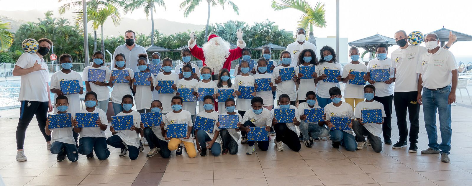 <center>Des cadeaux au Mercure Creolia <br> pour le Noël de 1000 Sourires