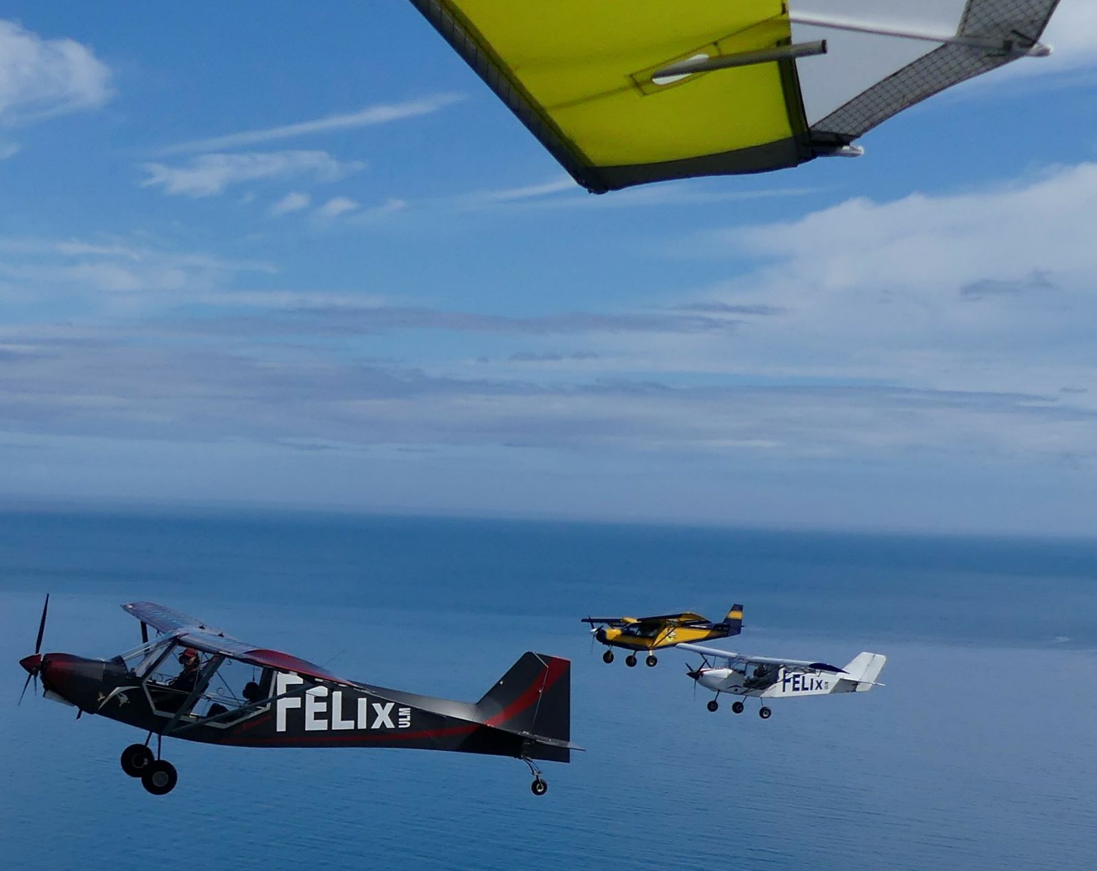 <center>Les marmailles de 1000 Sourires <br>font leur baptême de l’air avec Félix ULM