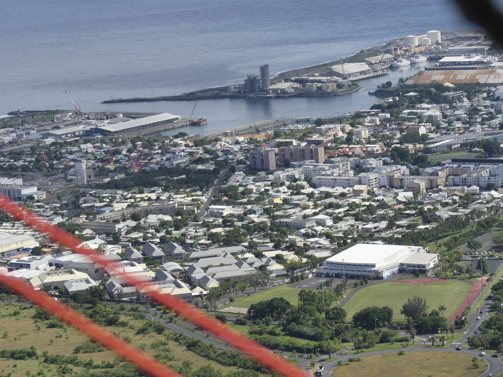 <center>Les marmailles de 1000 Sourires <br>font leur baptême de l’air avec Félix ULM