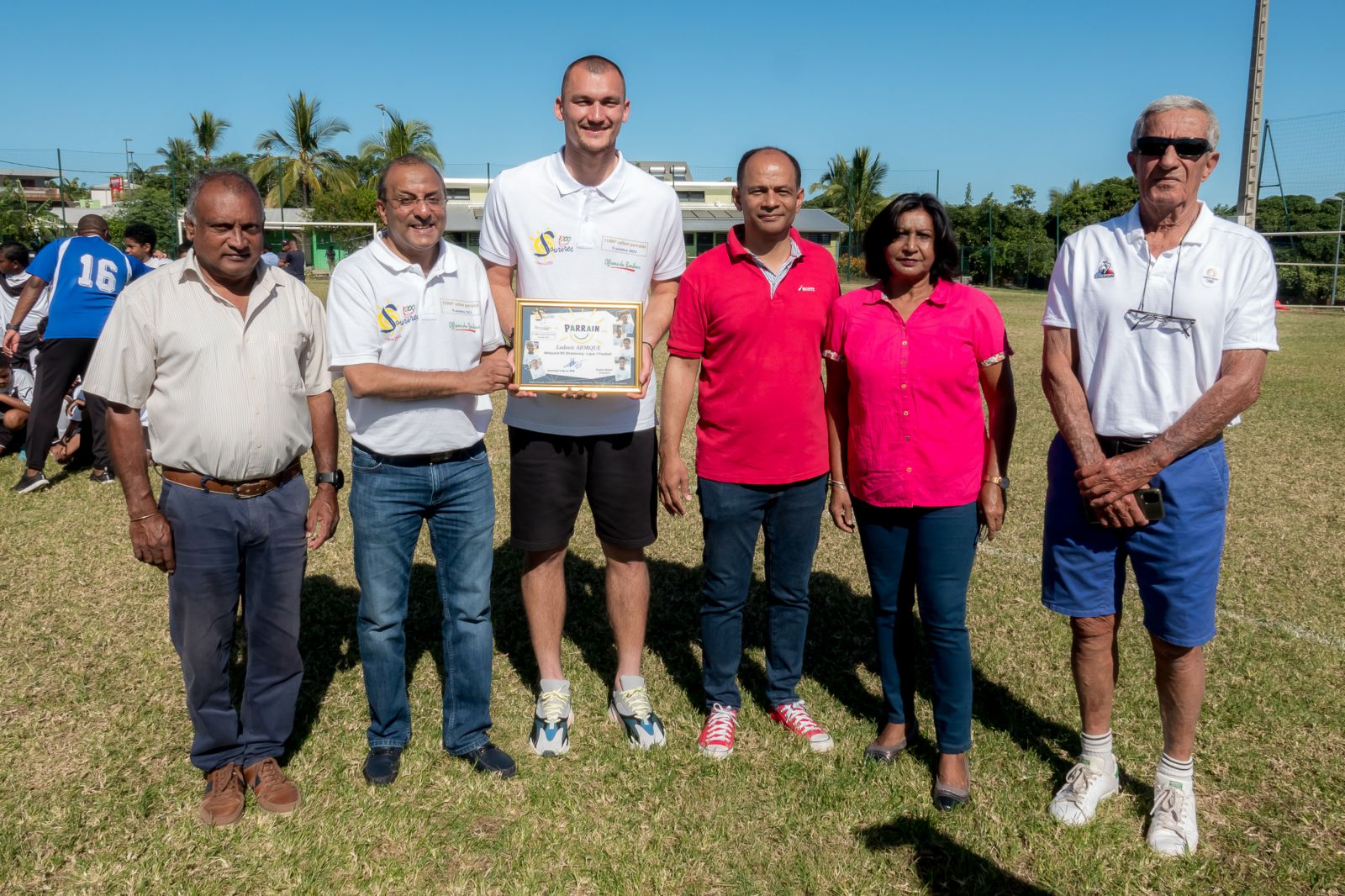 <center>L’attaquant du RC Strasbourg Ludovic Ajorque<br> rejoint la “team” des parrains de 1000 Sourires