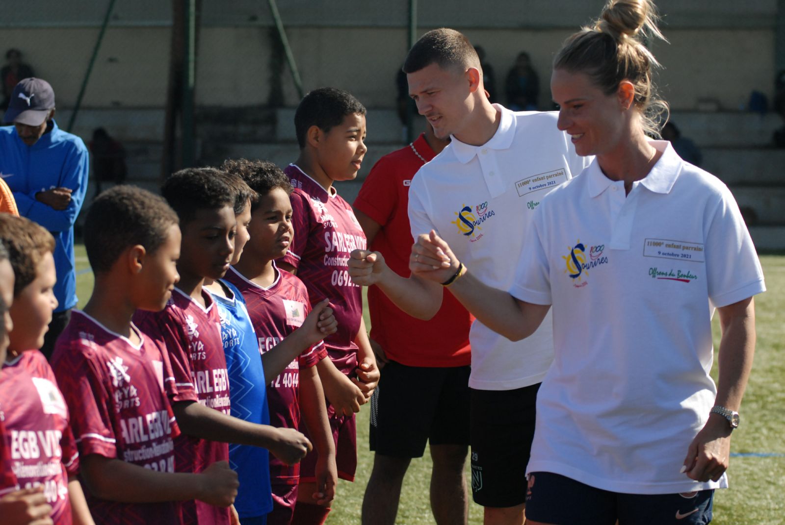 <center>Amandine Henry, Quentin Merlin et Fabrice Abriel <br>font rêver les petits  footballeurs de 1000 Sourires