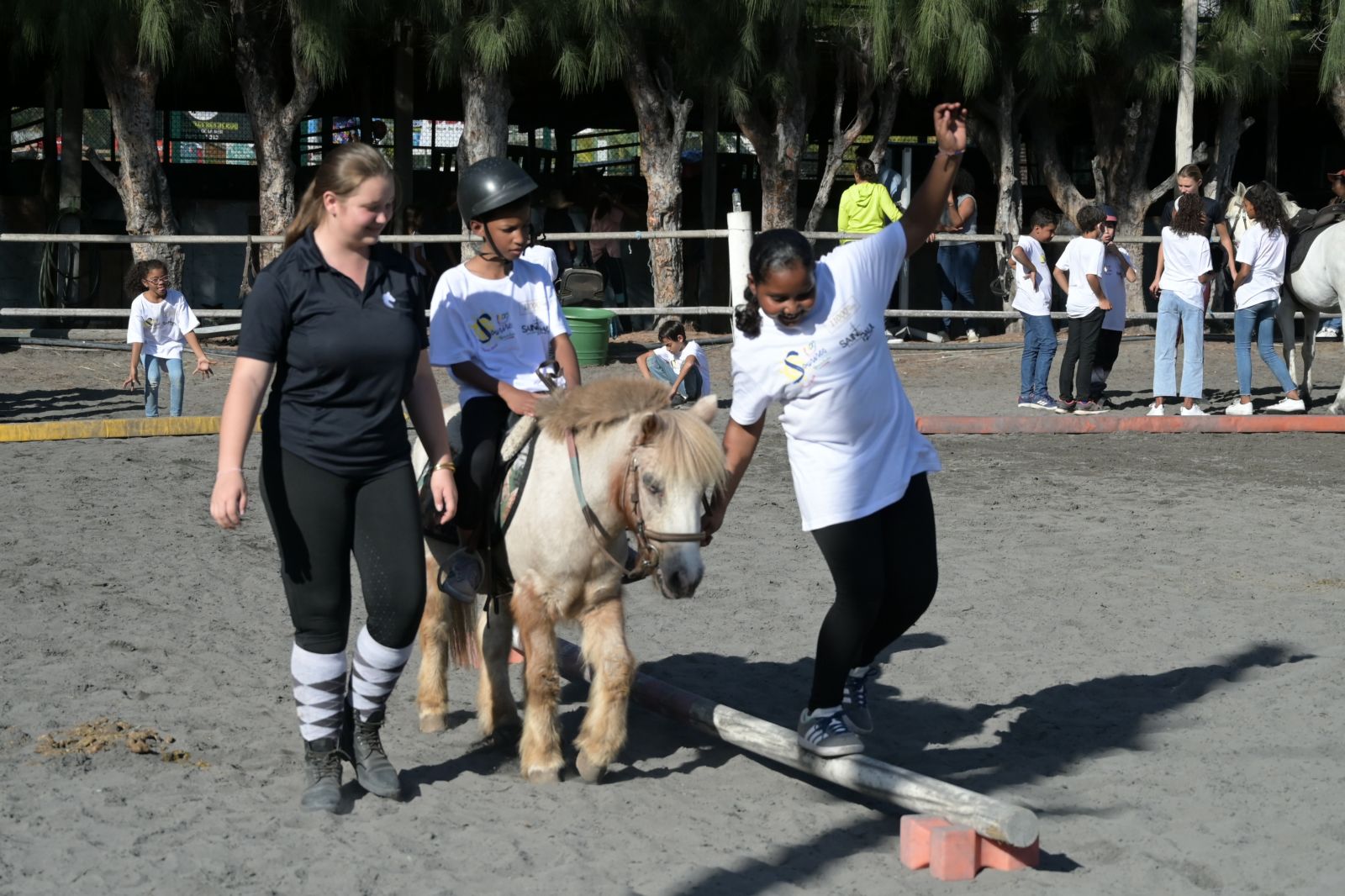 <center>Une journée à cheval <br>pour les marmailles de 1000 Sourires