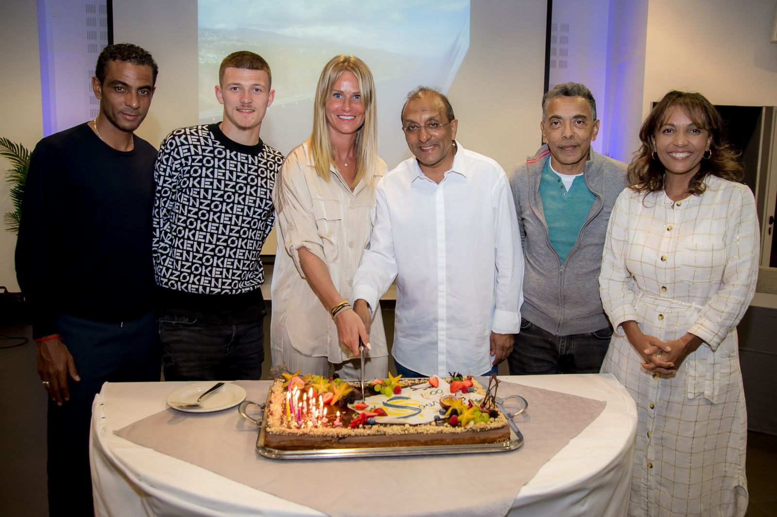 <CENTER>1000 Sourires fête son 16ème anniversaire avec Amandine Henry (OL),  Quentin Merlin (FC Nantes) et Fabrice Abriel (entraineur FC Fleury 91)