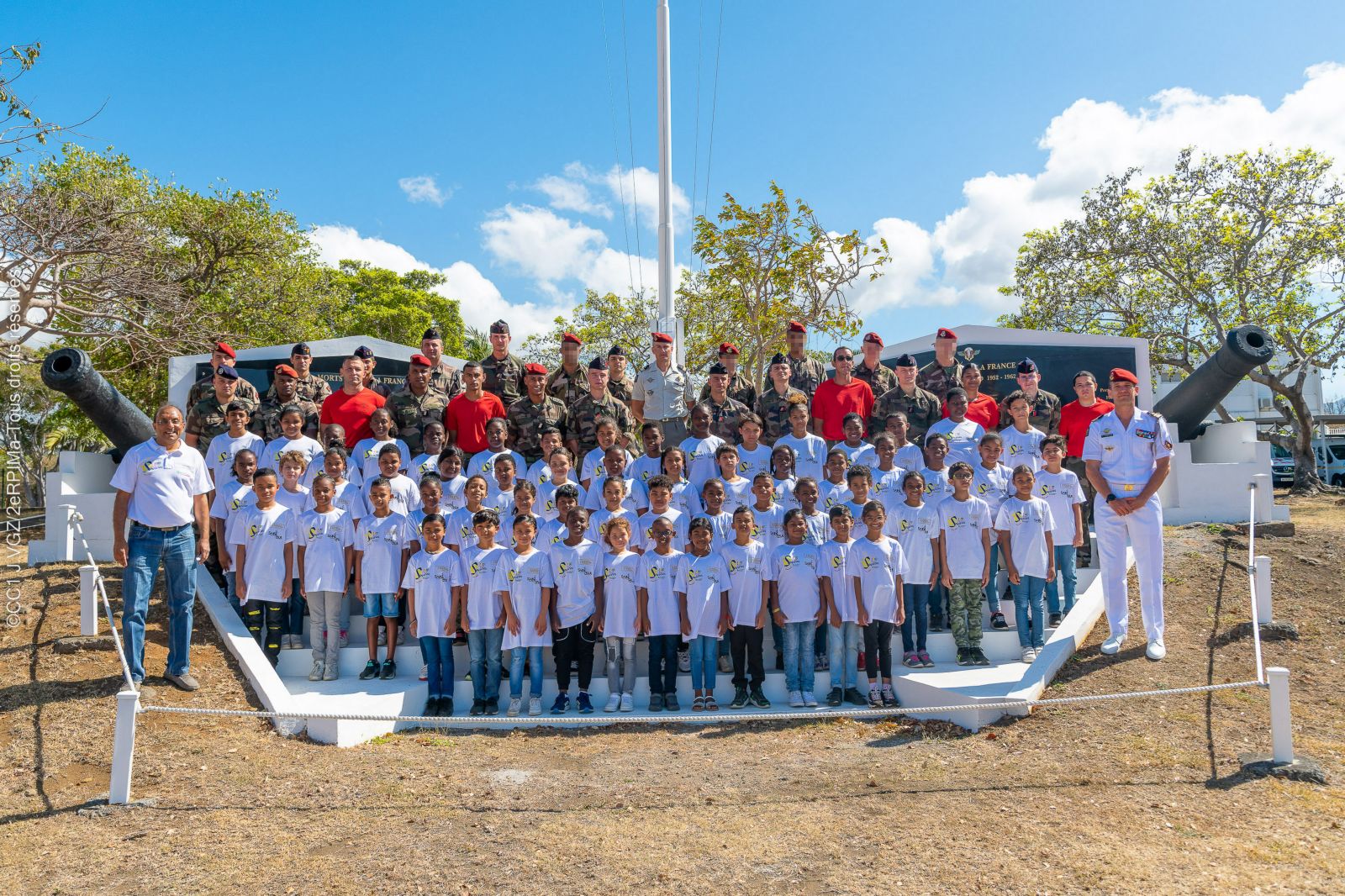<center>Les marmailles de 1000 Sourires dans la peau  des parachutistes du 2e RPIMA <center>Les marmailles de 1000 Sourires dans la peau  des parachutistes du 2e RPIMA