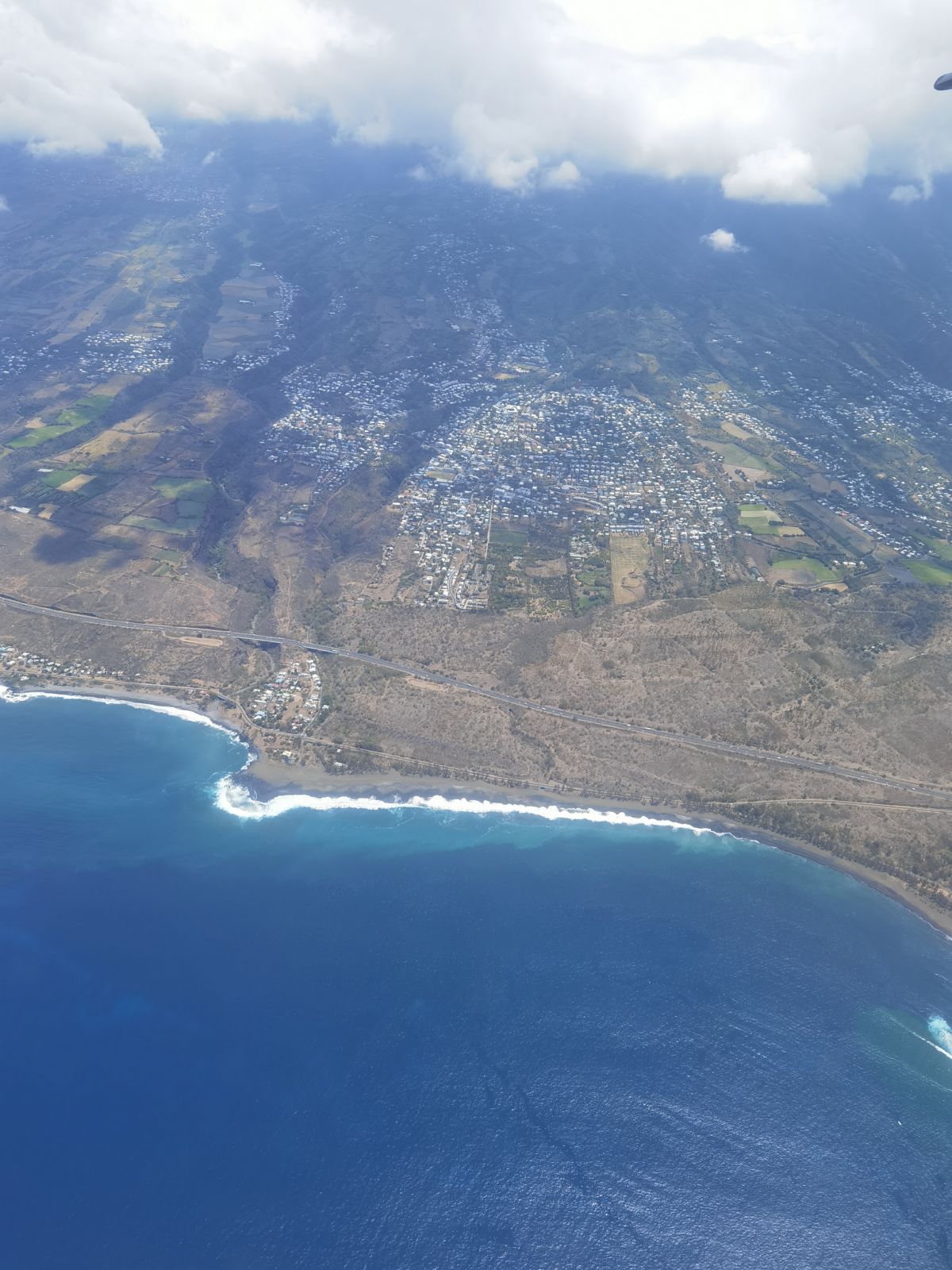 <CENTER>Baptême de l’air en CASA : les marmailles de <BR>1000 Sourires fêtent Noël “en lèr” <CENTER>Baptême de l’air en CASA : les marmailles de <BR>1000 Sourires fêtent Noël “en lèr”