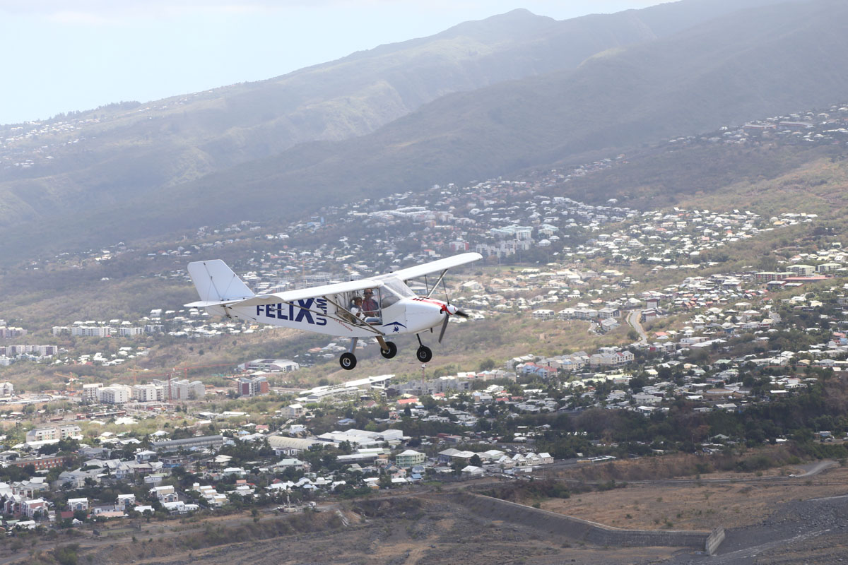 <center>Baptême en ULM  <br> pour les marmailles de 1000 Sourires <center>Baptême en ULM  <br> pour les marmailles de 1000 Sourires