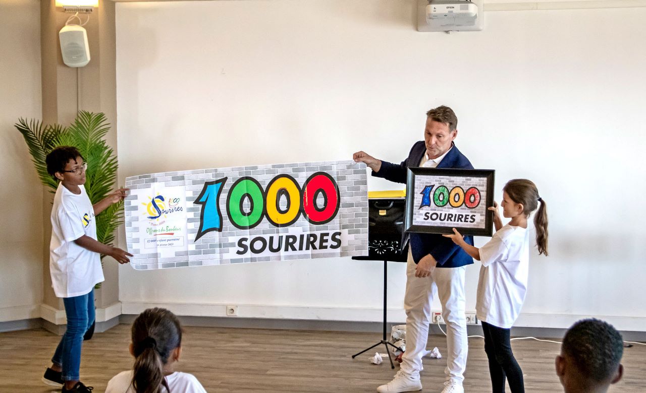 jt<center>Une matinée de rêve pour les marmailles de <br>1000 Sourires à l'Hôtel Mercure Créolia <br>en compagnie du magicien Larsène