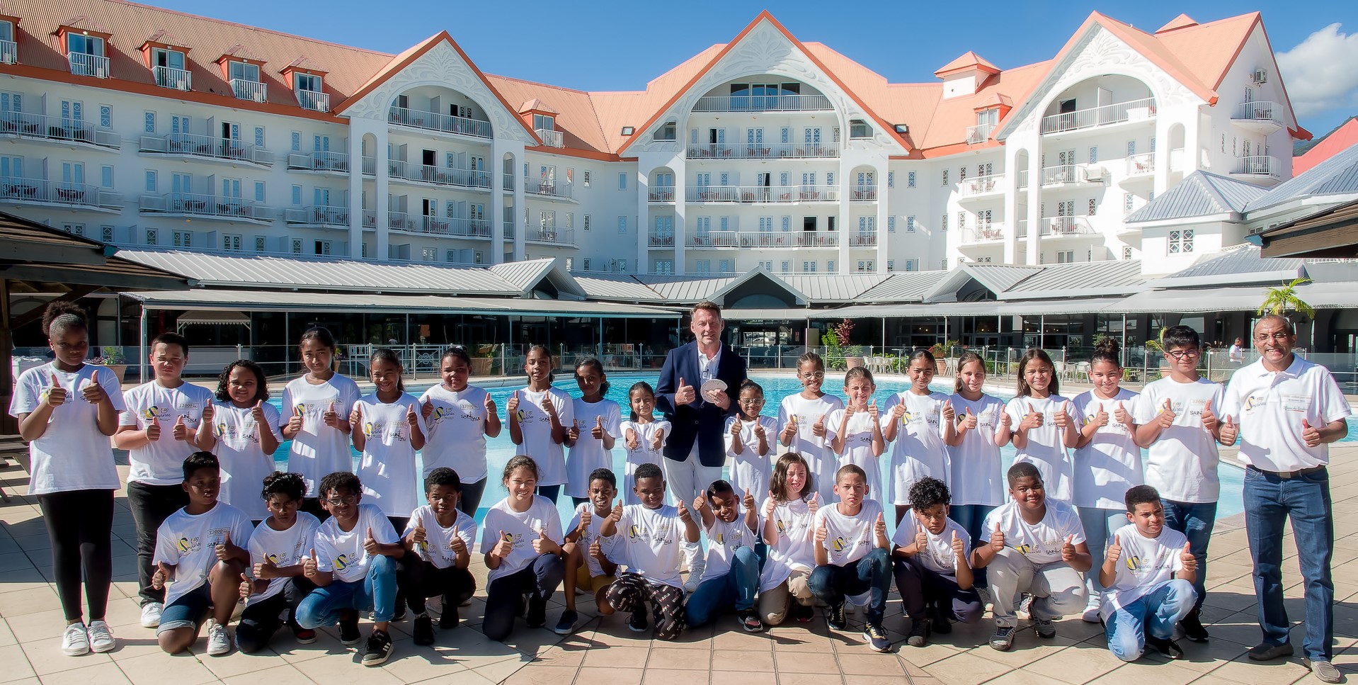 jt<center>Une matinée de rêve pour les marmailles de <br>1000 Sourires à l'Hôtel Mercure Créolia <br>en compagnie du magicien Larsène