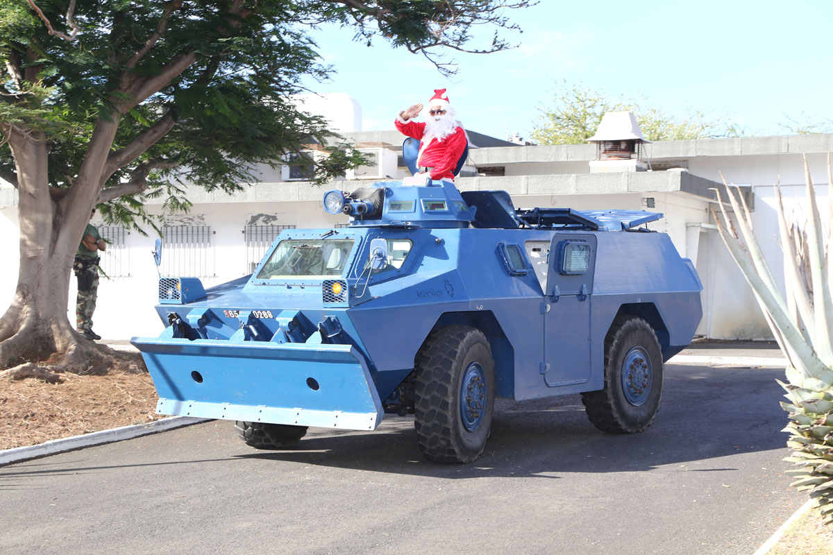 Un Noël citoyen avec la Gendarmerie pour les  marmailles de 1000 Sourires 