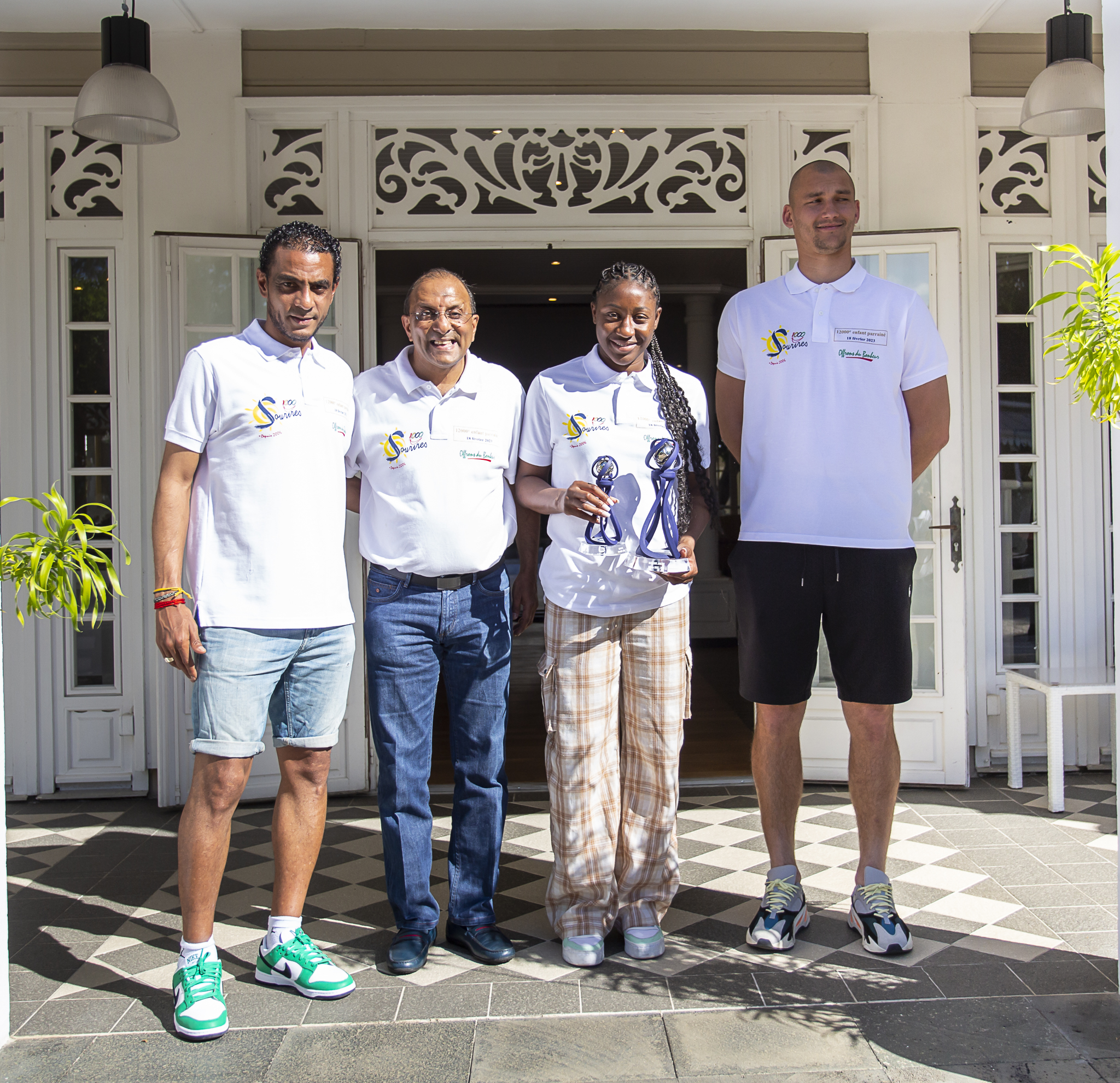 <center>12ème opération « Foot en VIM » : Kadidiatou Diani, Fabrice Abriel et Ludovic Ajorque à La Réunion pour l’Association 1000 Sourires