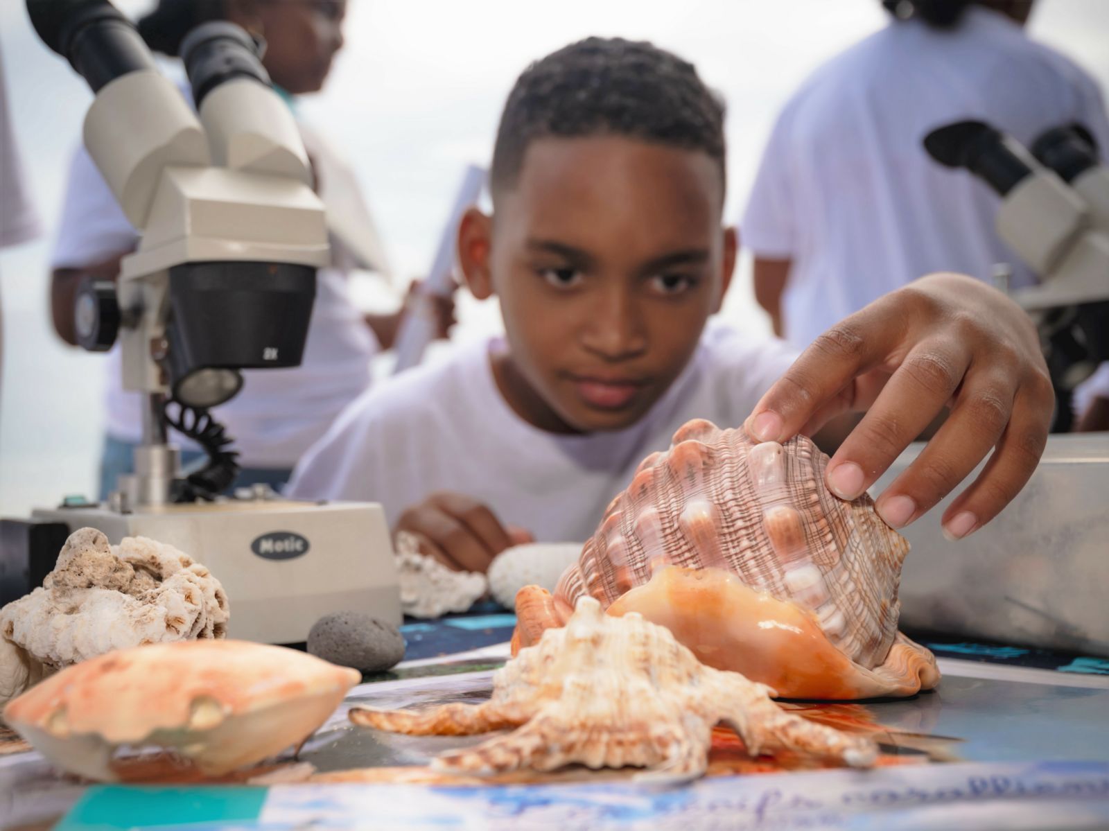 <center>Les marmailles de 1000 Sourires <br>découvrent la magie et la biodiversité marine