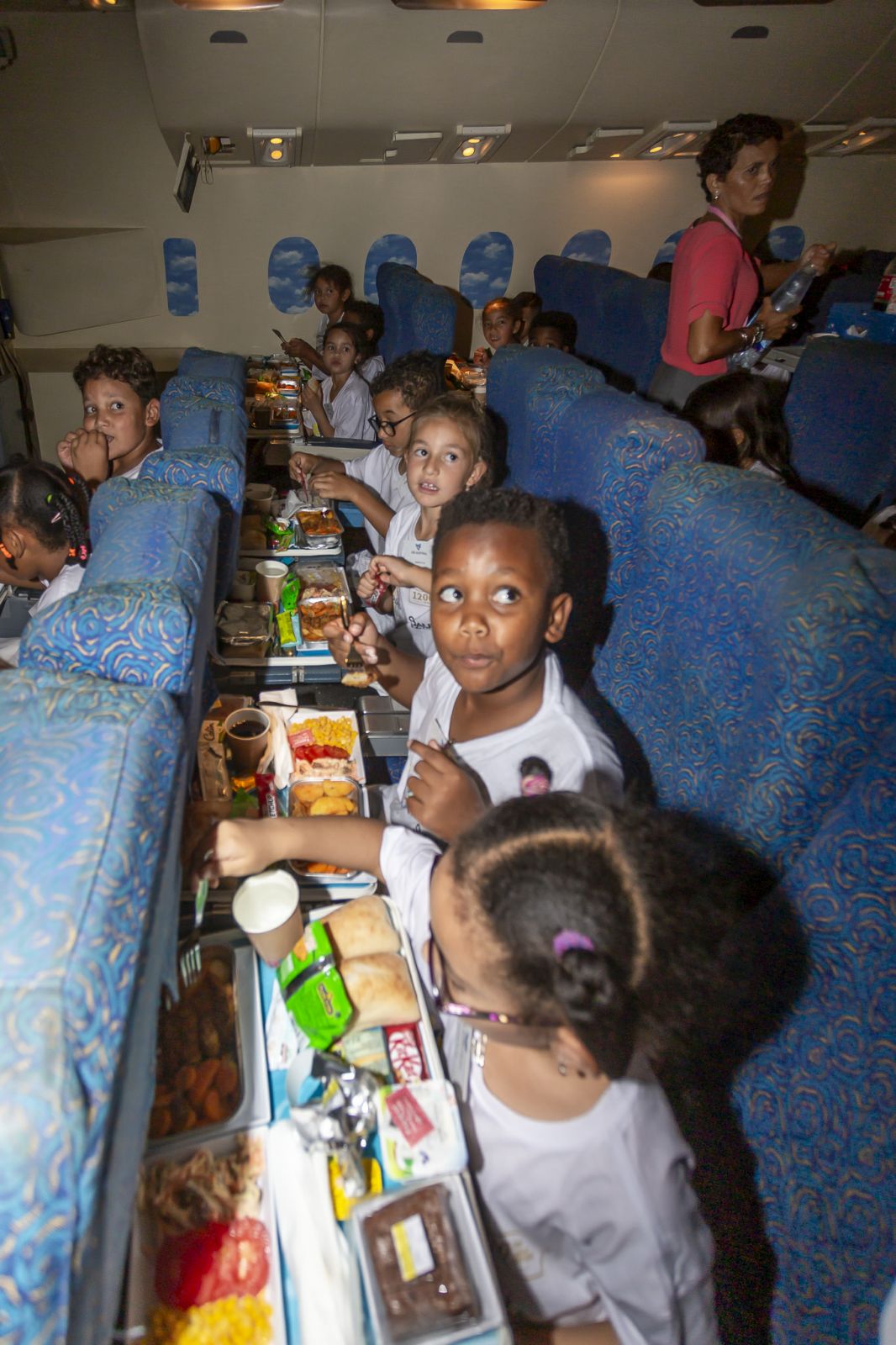 <center>300ème opération de l’Association 1000 Sourires :  <br>les marmailles découvrent les coulisses <br> de la Préfecture et d’un Boeing 777 d’Air Austral