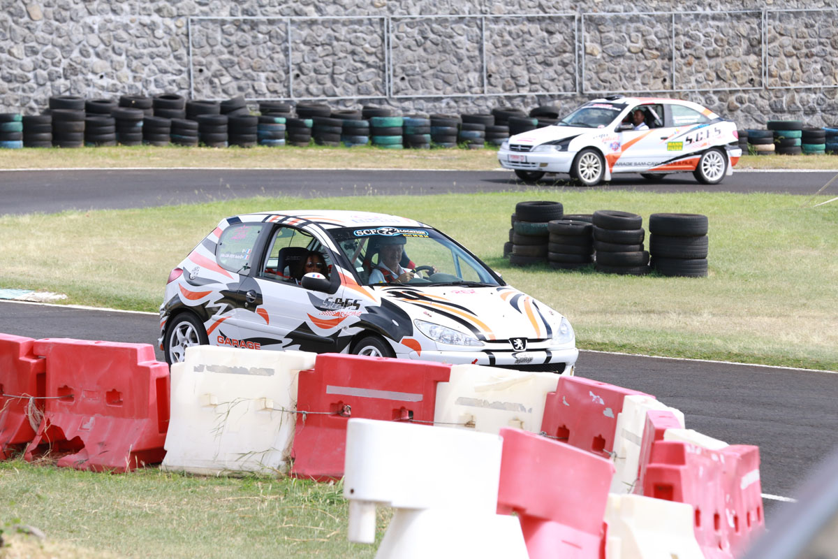 <center>Les VIM  de 1000 Sourires  découvrent le Rallye <br>avec le champion Malik Unia  et Miss Réunion <center>Les VIM  de 1000 Sourires  découvrent le Rallye <br>avec le champion Malik Unia  et Miss Réunion