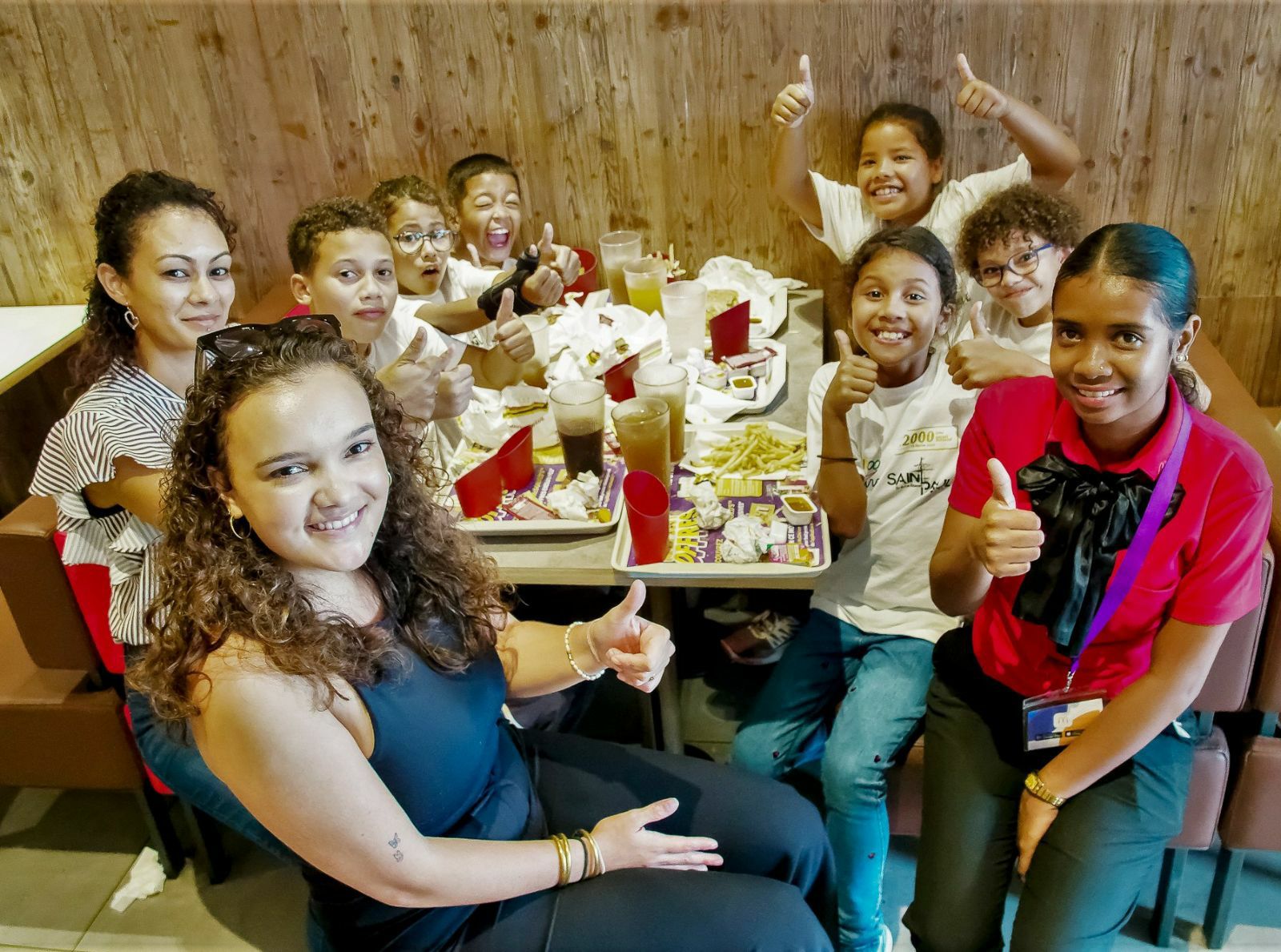 <center>Une belle aventure citoyenne avec la Gendarmerie de la Réunion et des surprises <br>pour les marmailles de 1000 Sourires <center>Une belle aventure citoyenne avec la Gendarmerie de la Réunion et des surprises <br>pour les marmailles de 1000 Sourires