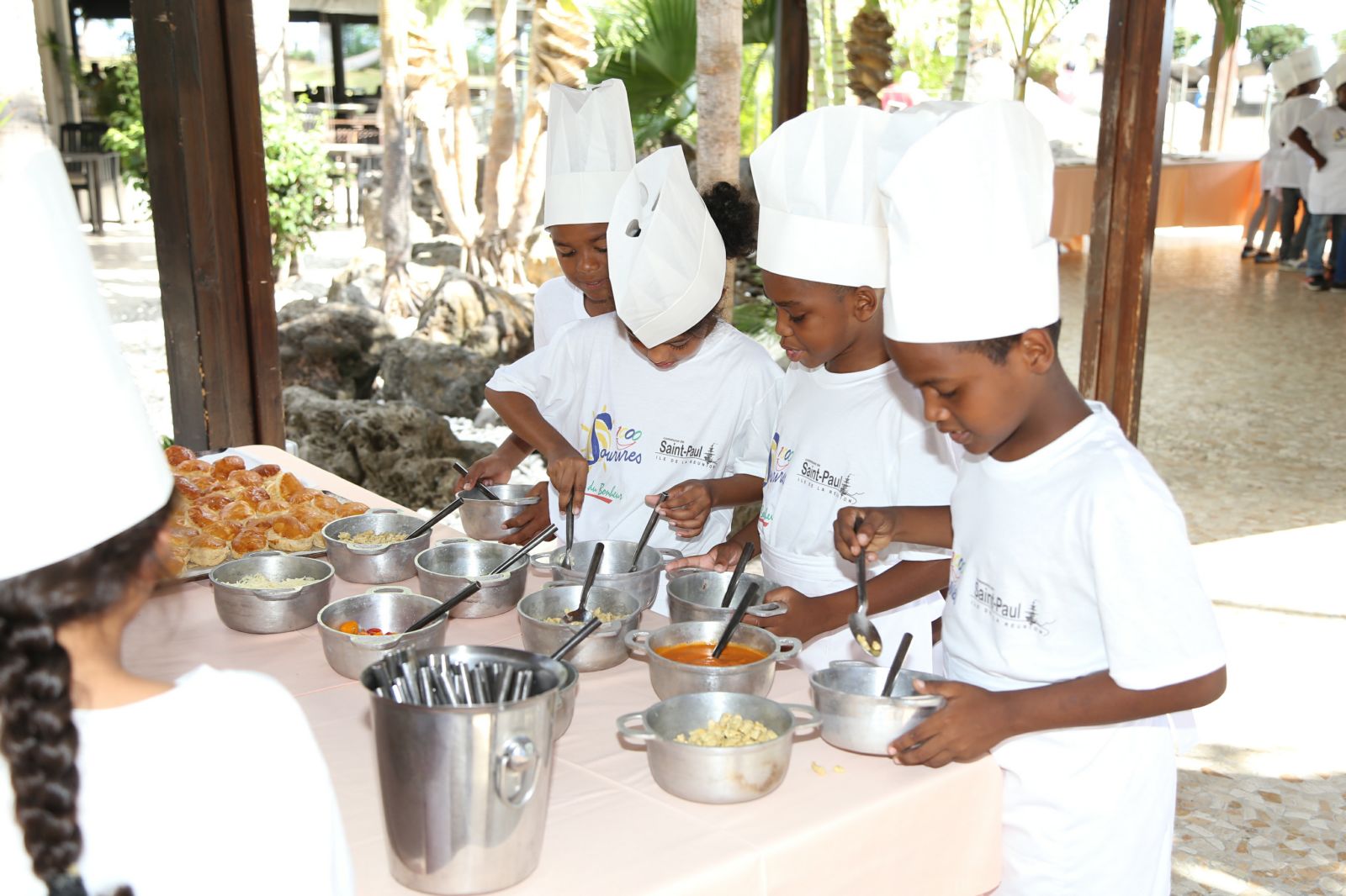 <center> Les p'tits chefs  de 1000 Sourires<br>  découvrent le Lux* Ile de la Réunion
