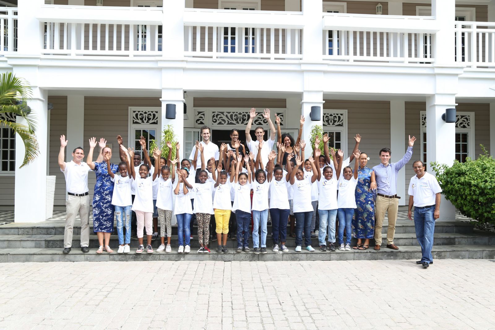 <center> Les p'tits chefs  de 1000 Sourires<br>  découvrent le Lux* Ile de la Réunion