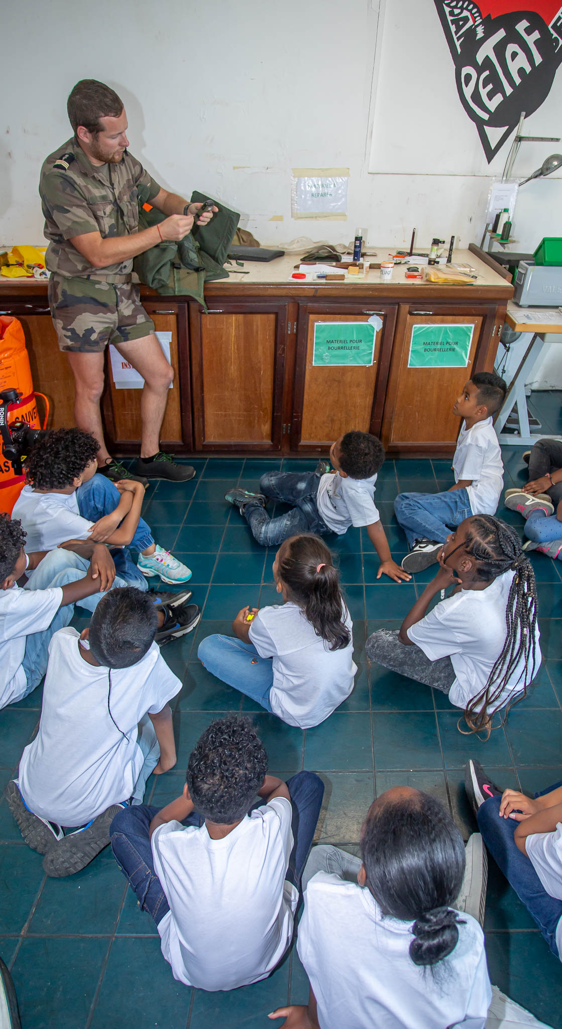 <center>90 ans de l’Armée de l’Air et de l’Espace : <br>un baptême de l’air en CASA pour <br>les marmailles de 1000 Sourires avec un ex-pilote de la Patrouille de France  <center>90 ans de l’Armée de l’Air et de l’Espace : <br>un baptême de l’air en CASA pour <br>les marmailles de 1000 Sourires avec un ex-pilote de la Patrouille de France