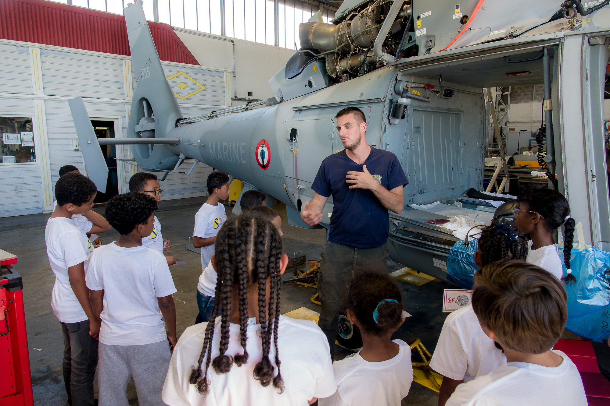 <center>90 ans de l’Armée de l’Air et de l’Espace : <br>un baptême de l’air en CASA pour <br>les marmailles de 1000 Sourires avec un ex-pilote de la Patrouille de France  <center>90 ans de l’Armée de l’Air et de l’Espace : <br>un baptême de l’air en CASA pour <br>les marmailles de 1000 Sourires avec un ex-pilote de la Patrouille de France