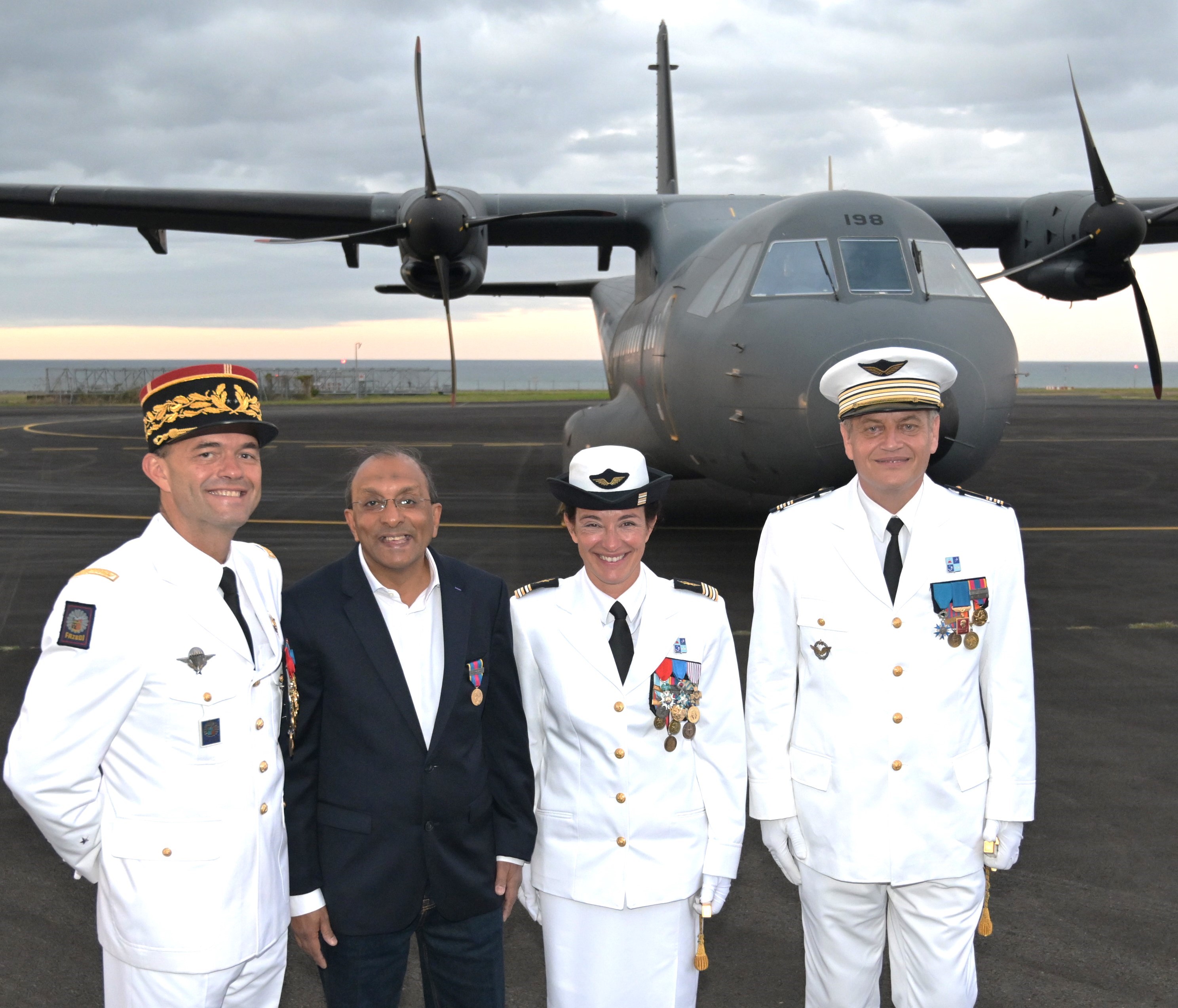<center>Le président de l’Association 1000 Sourires Ibrahim Ingar  décoré de la médaille d’or des réservistes volontaires de défense et de sécurité intérieure <center>Le président de l’Association 1000 Sourires Ibrahim Ingar  décoré de la médaille d’or des réservistes volontaires de défense et de sécurité intérieure