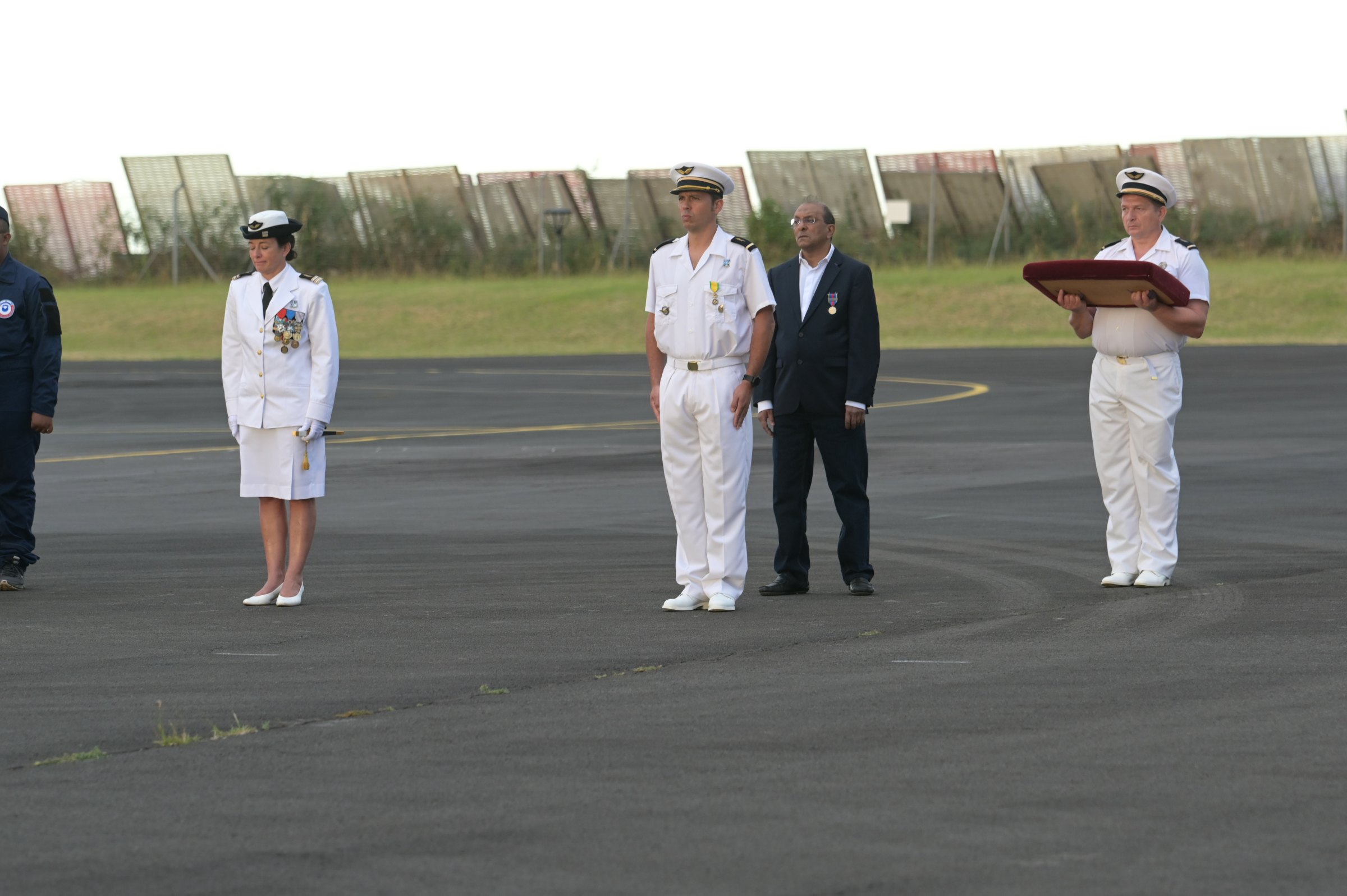 <center>Le président de l’Association 1000 Sourires Ibrahim Ingar  décoré de la médaille d’or des réservistes volontaires de défense et de sécurité intérieure <center>Le président de l’Association 1000 Sourires Ibrahim Ingar  décoré de la médaille d’or des réservistes volontaires de défense et de sécurité intérieure