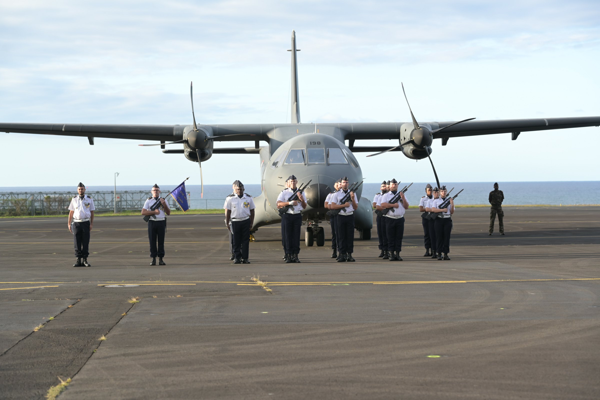 <center>Le président de l’Association 1000 Sourires Ibrahim Ingar  décoré de la médaille d’or des réservistes volontaires de défense et de sécurité intérieure <center>Le président de l’Association 1000 Sourires Ibrahim Ingar  décoré de la médaille d’or des réservistes volontaires de défense et de sécurité intérieure