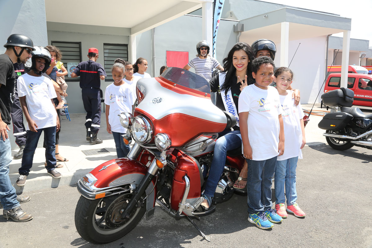 <center>Journée citoyenne  pour les VIM de 1000 Sourires <br>  avec les pompiers du SDIS et Miss Réunion 2015