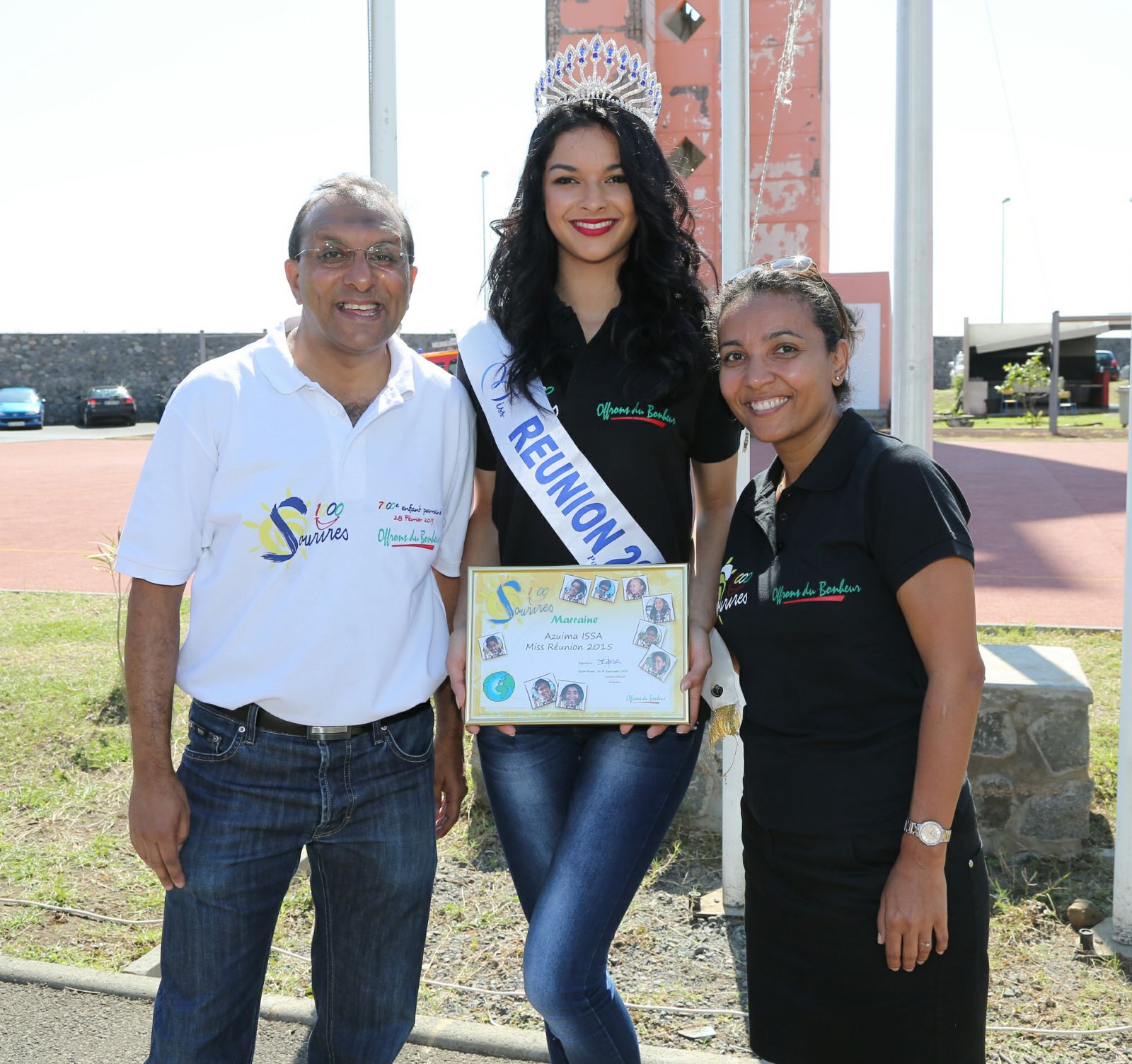 <center>Journée citoyenne  pour les VIM de 1000 Sourires <br>  avec les pompiers du SDIS et Miss Réunion 2015