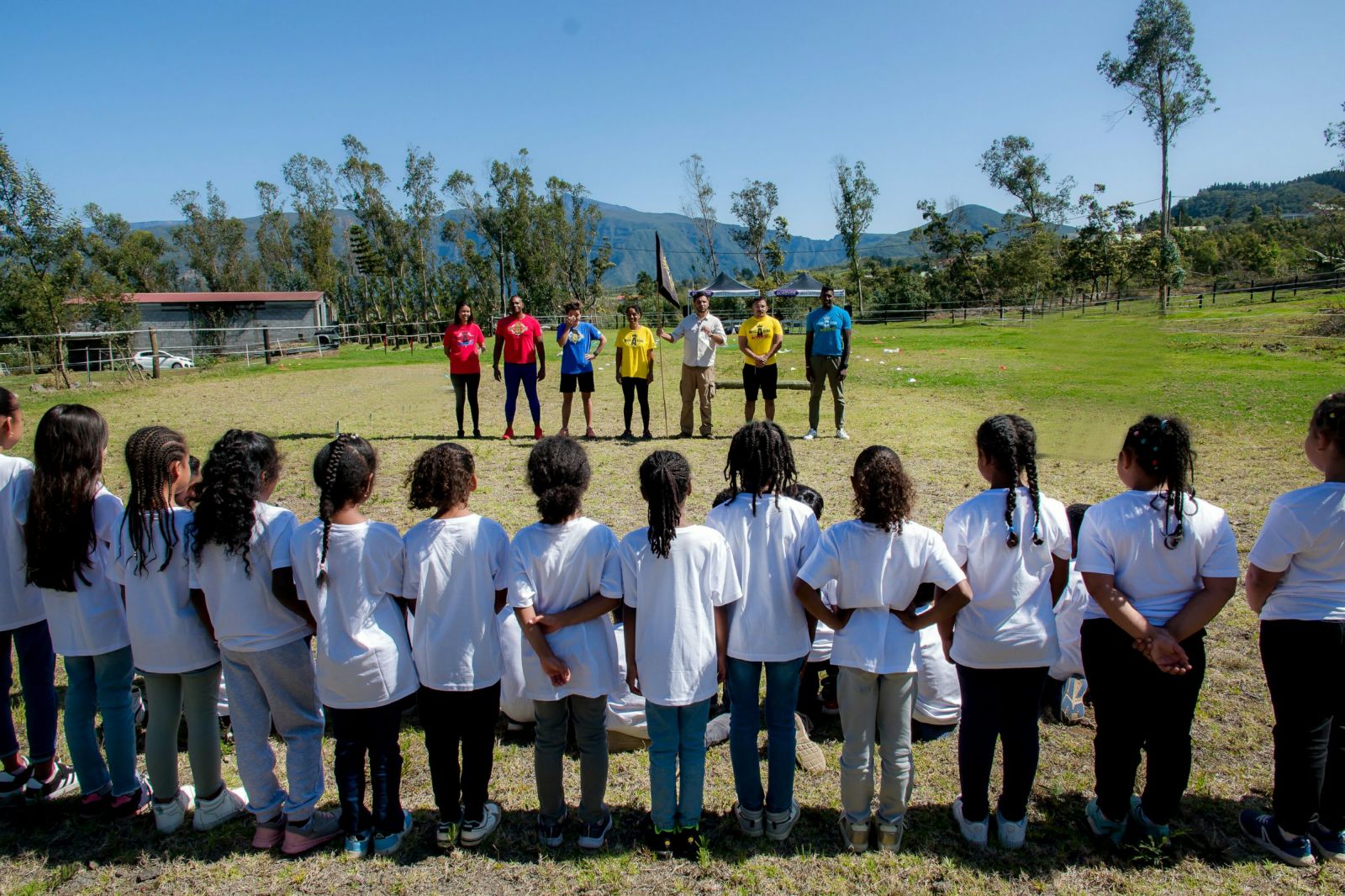 <center>Les marmailles de 1000 Sourires participent à un « Mascarena Kids »  avec les finalistes de l’émission, Moustache Kréol, le Journal d’une Bridée     et l’Illusionniste Vadrame Clair  <center>Les marmailles de 1000 Sourires participent à un « Mascarena Kids »  avec les finalistes de l’émission, Moustache Kréol, le Journal d’une Bridée     et l’Illusionniste Vadrame Clair