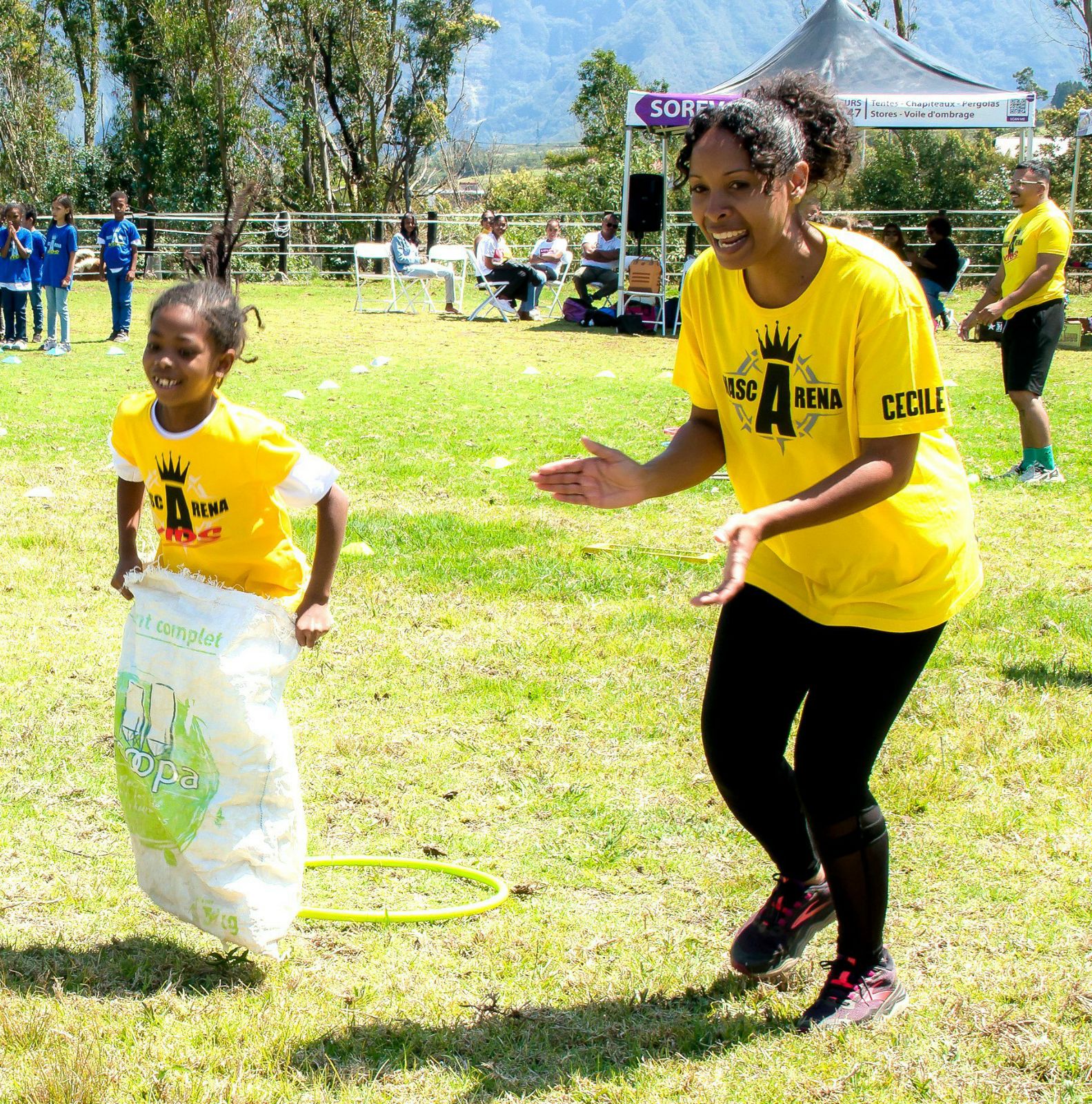 <center>Les marmailles de 1000 Sourires participent à un « Mascarena Kids »  avec les finalistes de l’émission, Moustache Kréol, le Journal d’une Bridée     et l’Illusionniste Vadrame Clair  <center>Les marmailles de 1000 Sourires participent à un « Mascarena Kids »  avec les finalistes de l’émission, Moustache Kréol, le Journal d’une Bridée     et l’Illusionniste Vadrame Clair