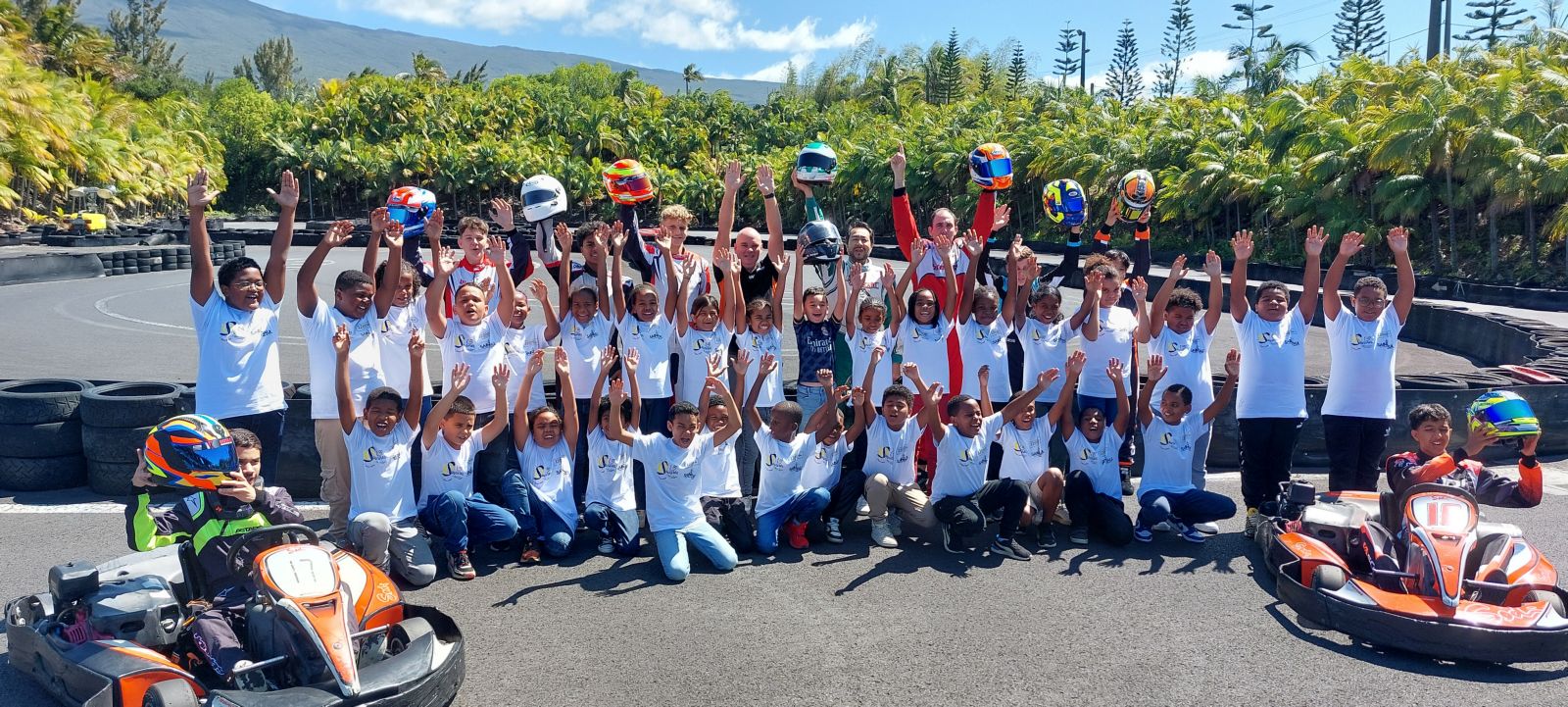 <center>Association 1000 Sourires : les marmailles s’initient au karting avec des champions de La Réunion