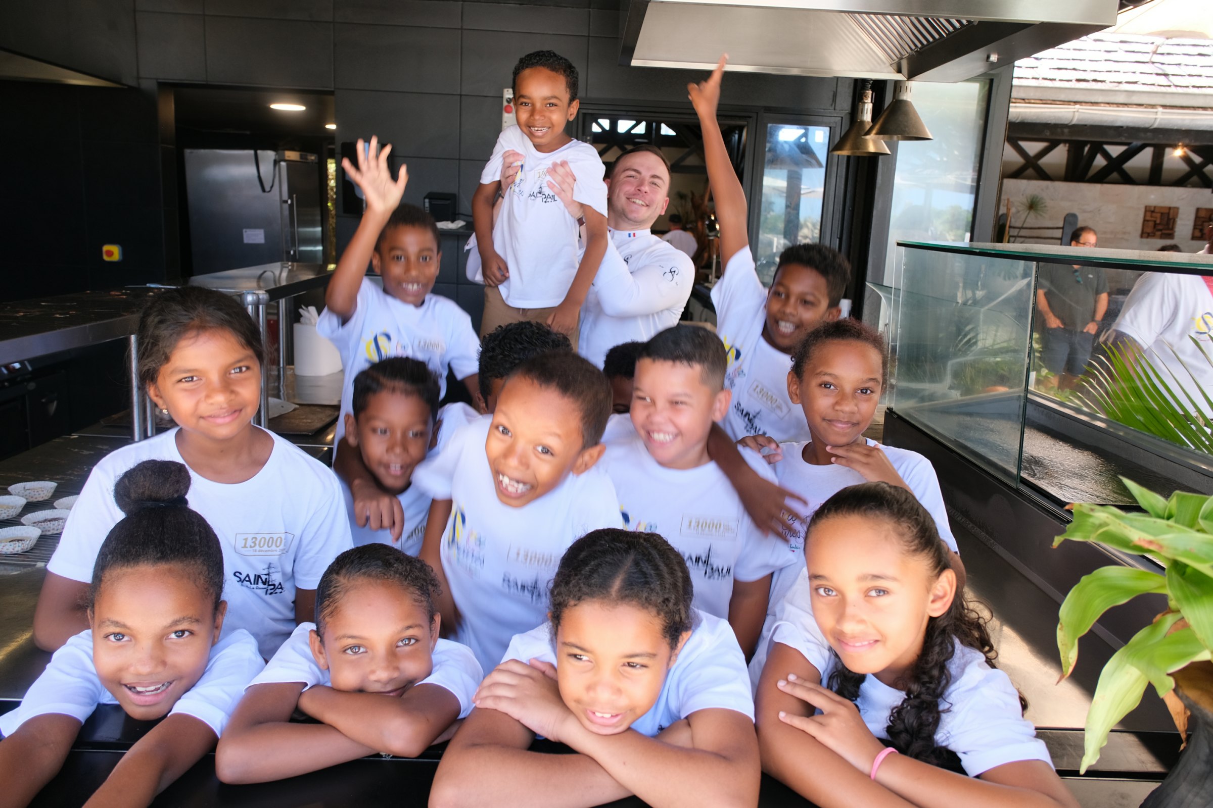 <center>Une journée 5 étoiles au Palm Hôtel pour<br> les marmailles de 1000 Sourires avec un MOF, <br>un pâtissier-chocolatier et une championne du monde de coiffure <center>Une journée 5 étoiles au Palm Hôtel pour<br> les marmailles de 1000 Sourires avec un MOF, <br>un pâtissier-chocolatier et une championne du monde de coiffure