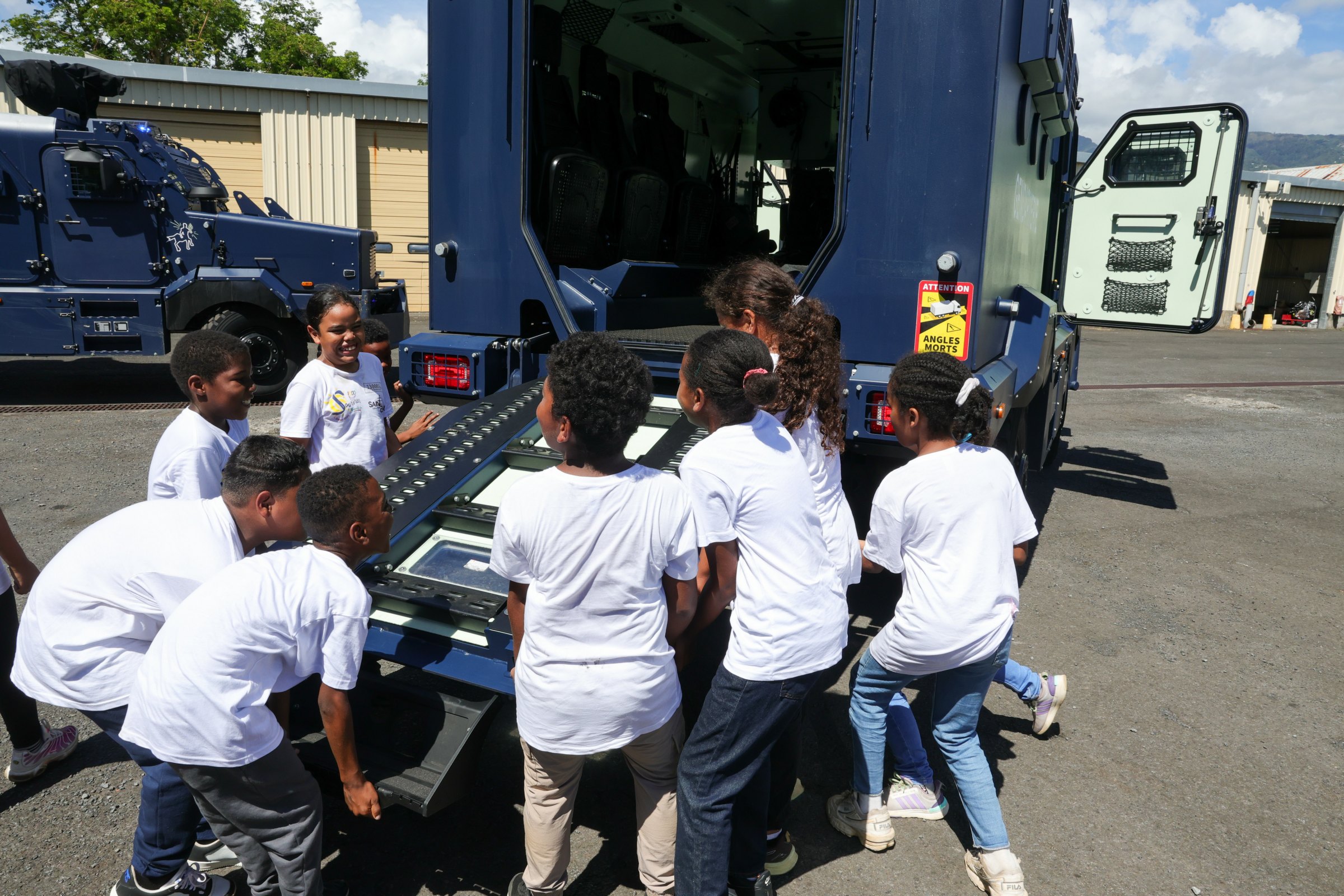 <center>Une belle aventure citoyenne avec la Gendarmerie de la Réunion  pour les marmailles de 1000 Sourires <center>Une belle aventure citoyenne avec la Gendarmerie de la Réunion  pour les marmailles de 1000 Sourires