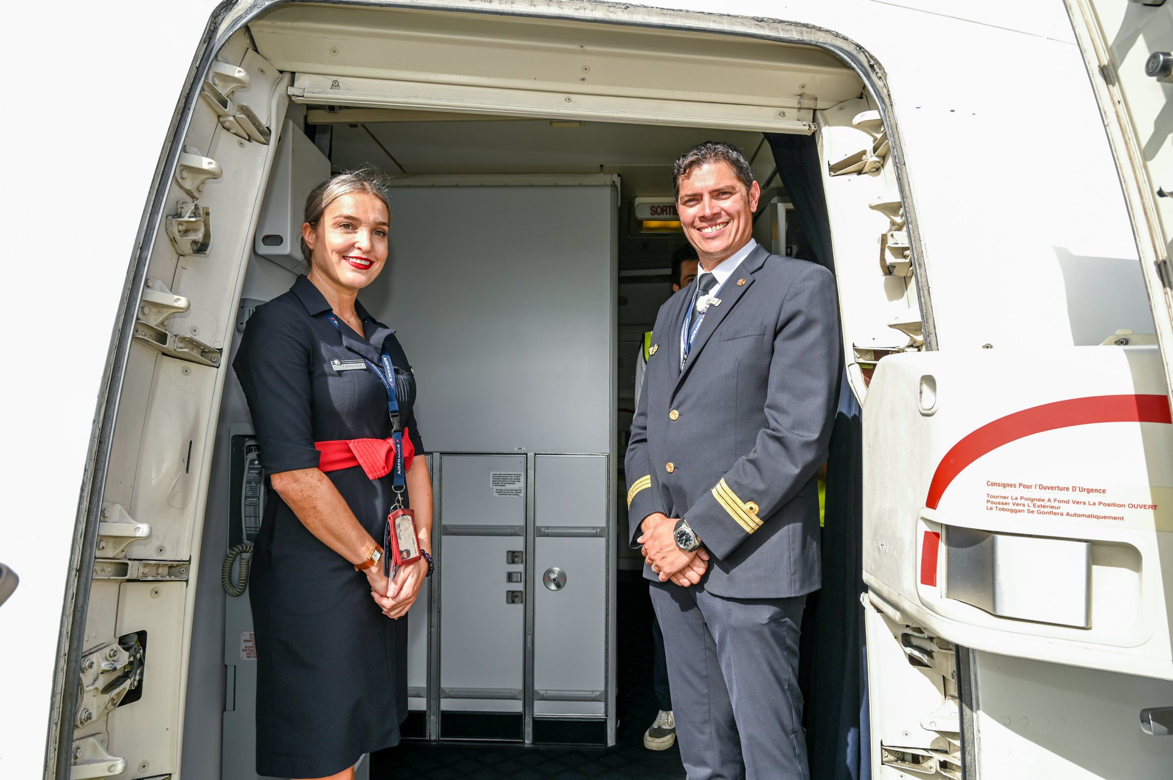 <center>Avec le pilote Sébastien Nativel,  1000 Sourires et Air France ouvrent les portes du ciel aux marmailles