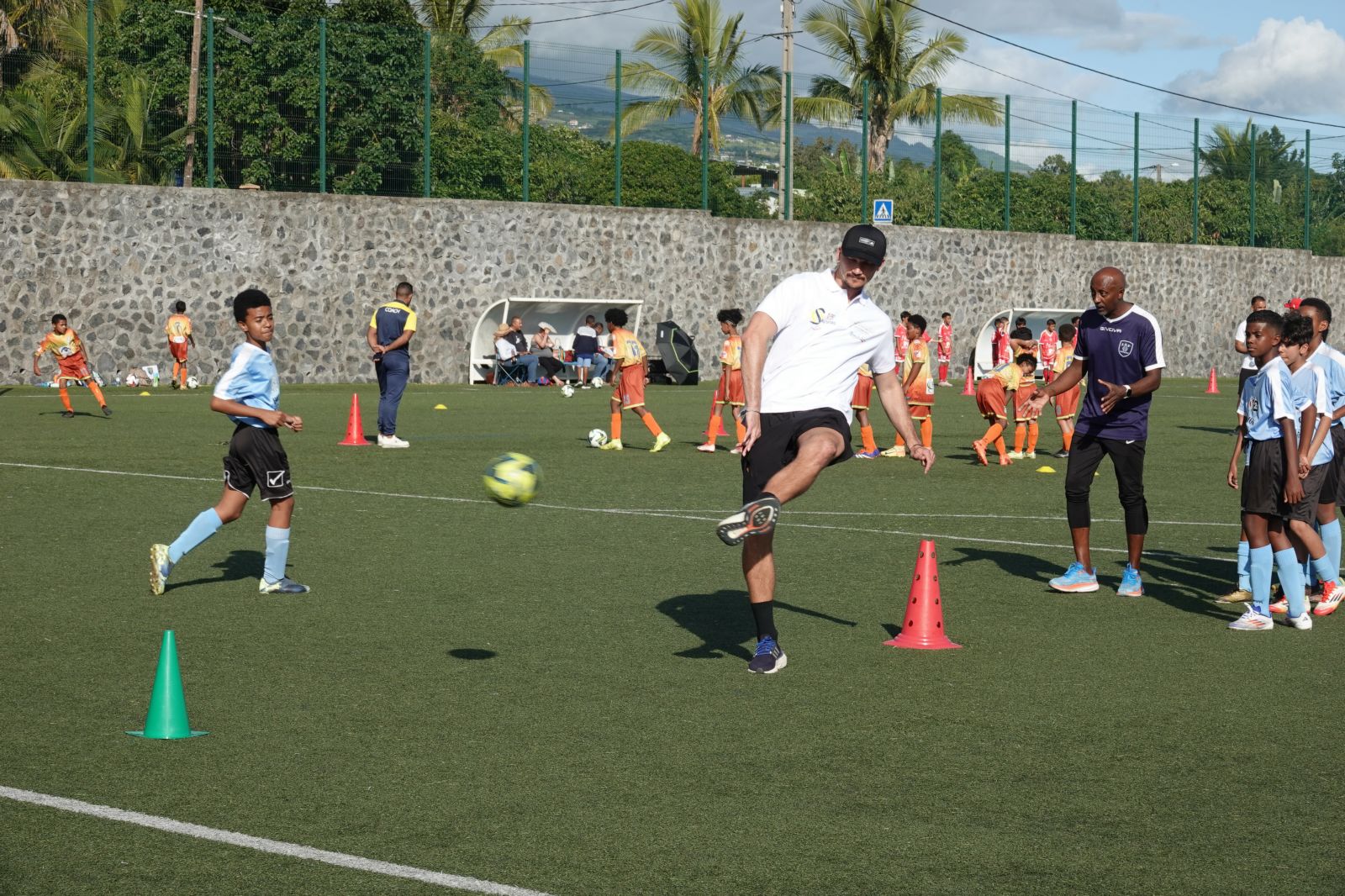<center>15ème édition "Foot en VIM" : <br>des pros au service de la jeunesse