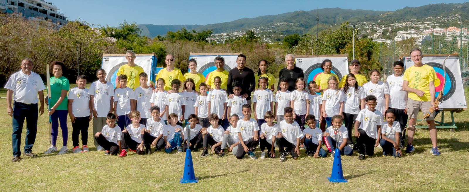 <center>Tir à l’arc : immersion au Club des Archers de Saint-Denis pour les marmailles de 1000 Sourires