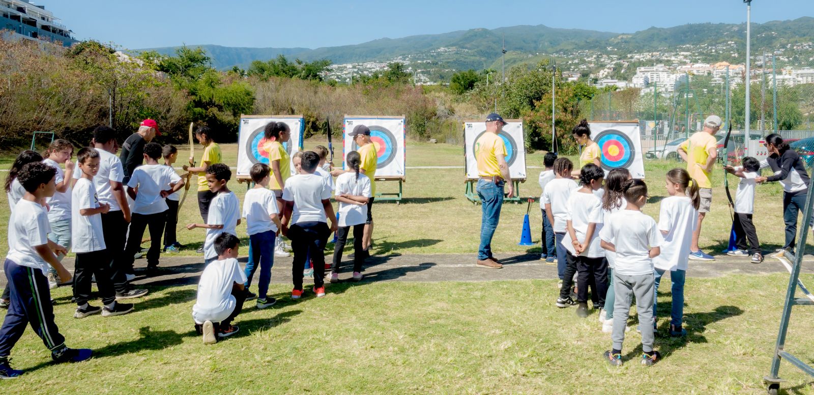 <center>Tir à l’arc : immersion au Club des Archers de Saint-Denis pour les marmailles de 1000 Sourires