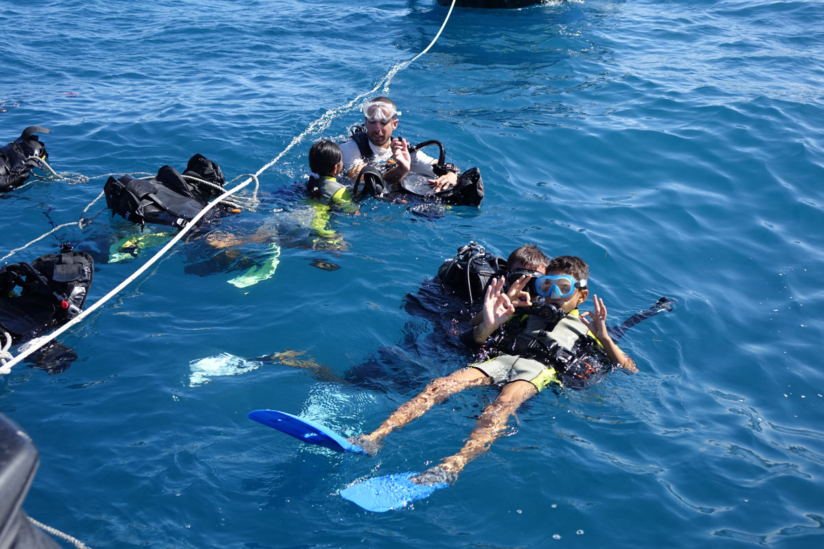 <center>Baptême de plongée sous-marine <br>pour une vingtaine de VIM de Savannah <center>Baptême de plongée sous-marine <br>pour une vingtaine de VIM de Savannah