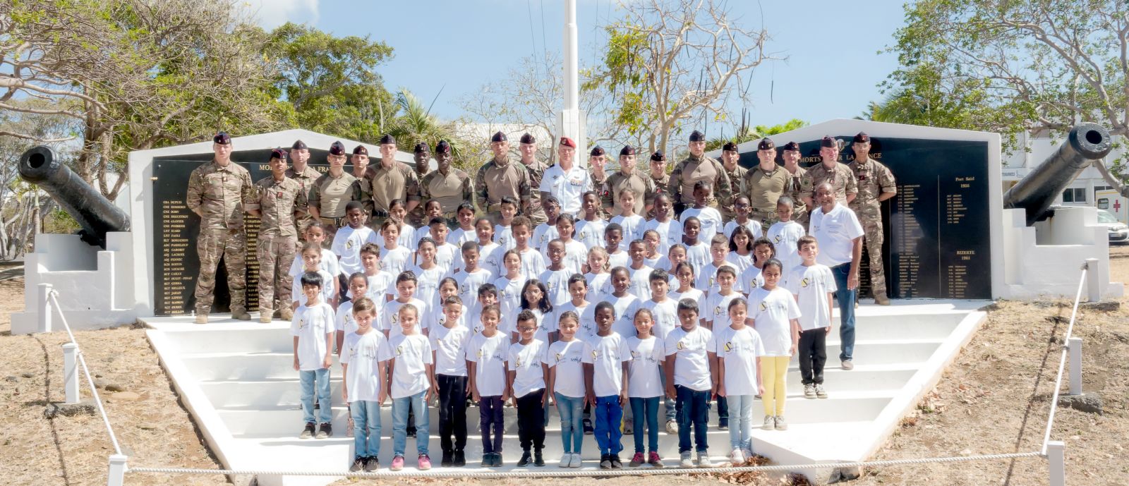 <center>Immersion citoyenne avec les militaires du <BR>2e RPIMa pour les Very Important Marmailles 
