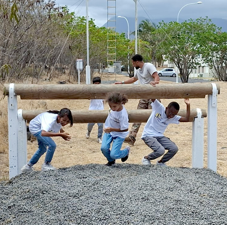 <center>Immersion citoyenne avec les militaires du <BR>2e RPIMa pour les Very Important Marmailles 