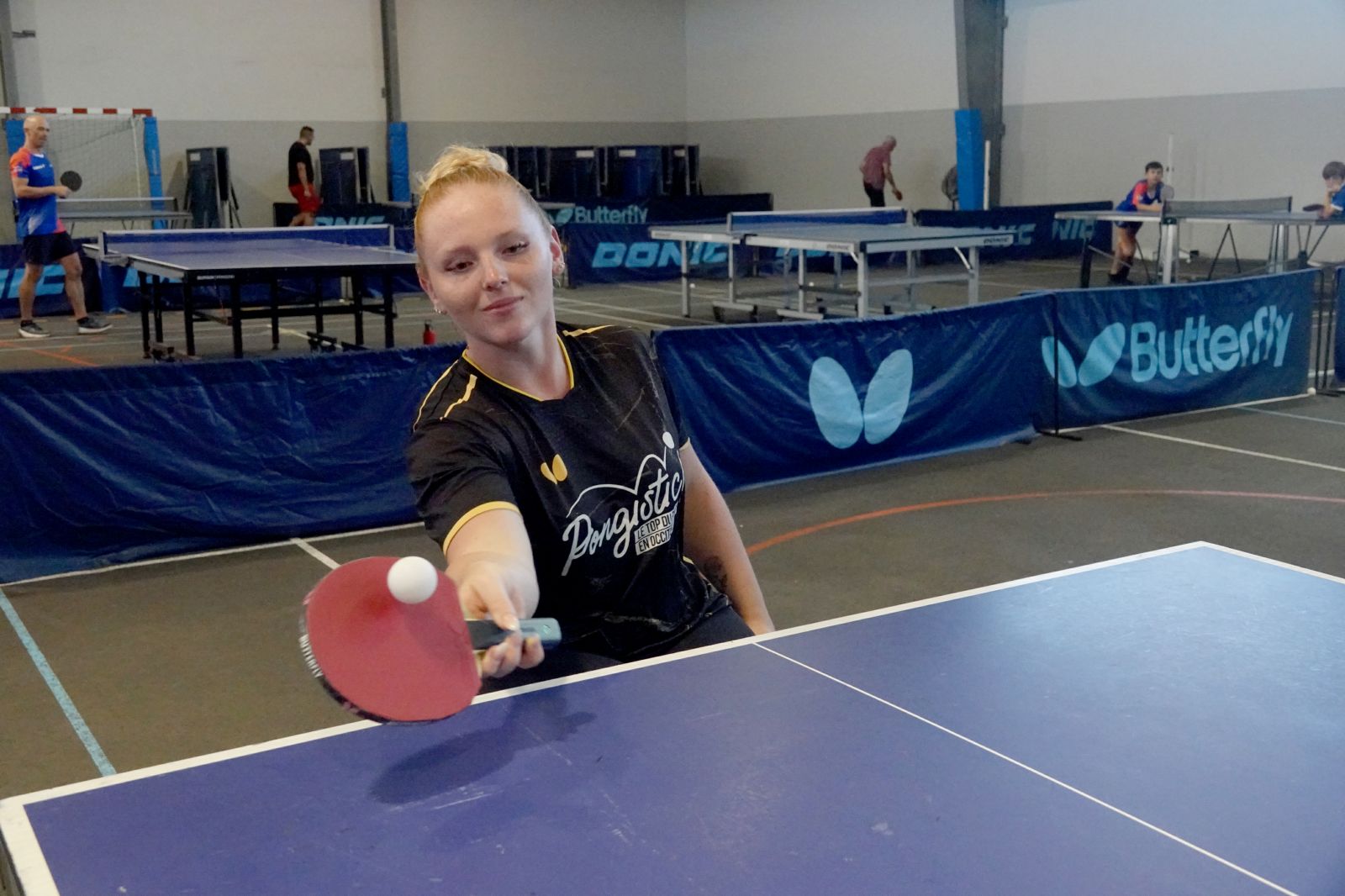 <center>Para tennis de table :  Florian Merrien et <br>Flora Vautier avec les pongistes du SPORTT de Saint-Paul