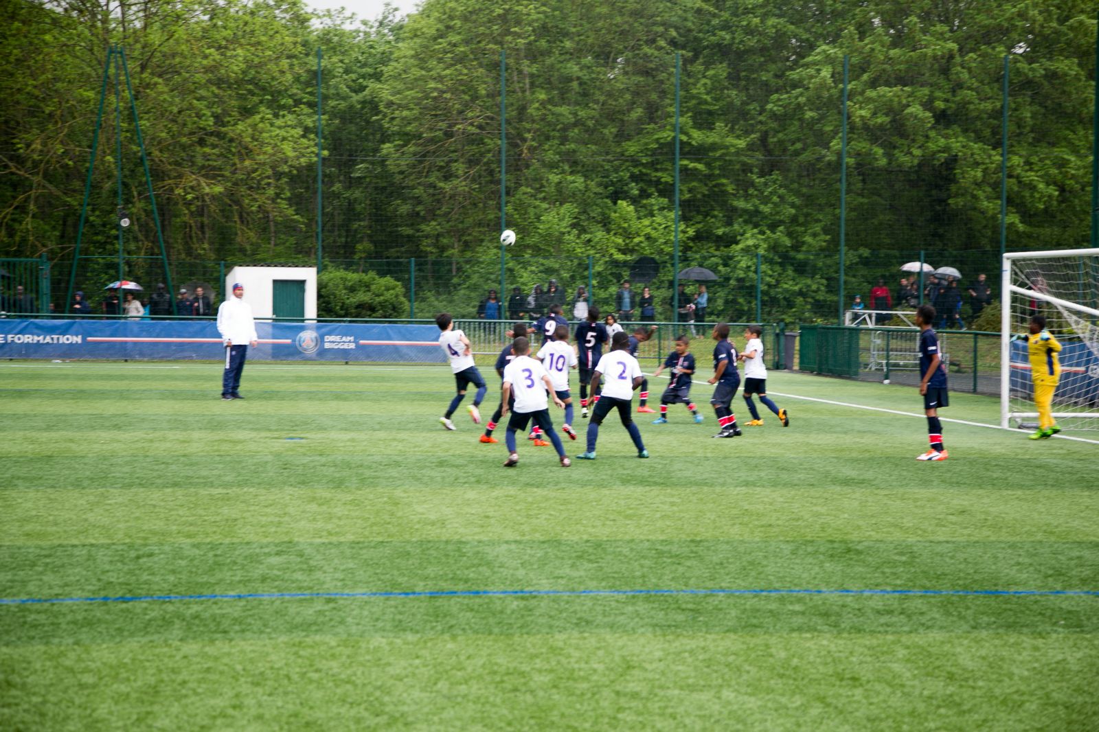 <center> Jour 12 : "S'envoler vers le Rêve  ... " : <br>Le PSG dans la peau